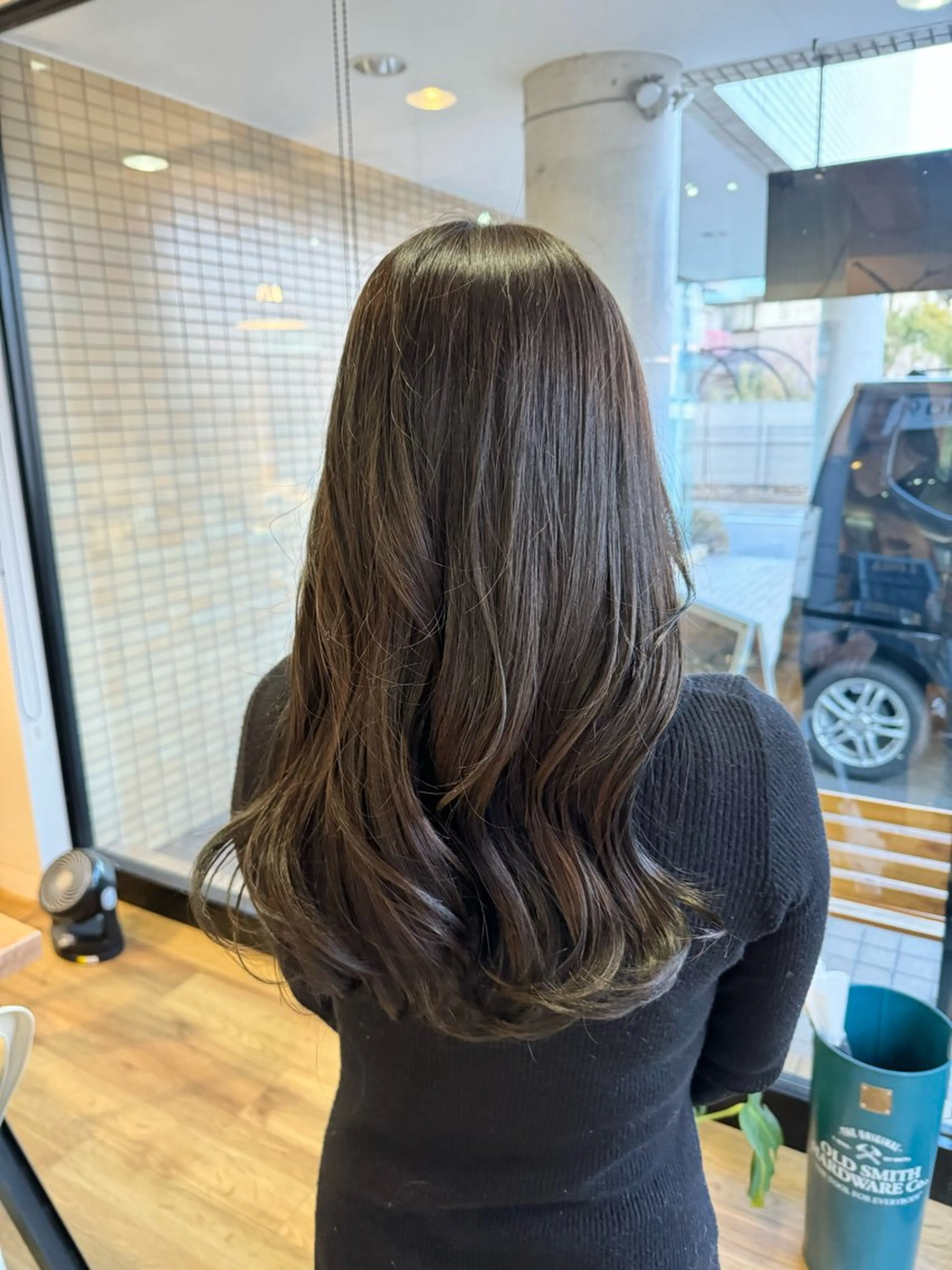 ロング カラー アッシュ アッシュグレー ヘアカラー トリートメント ツキダテ ユイのヘアスタイル