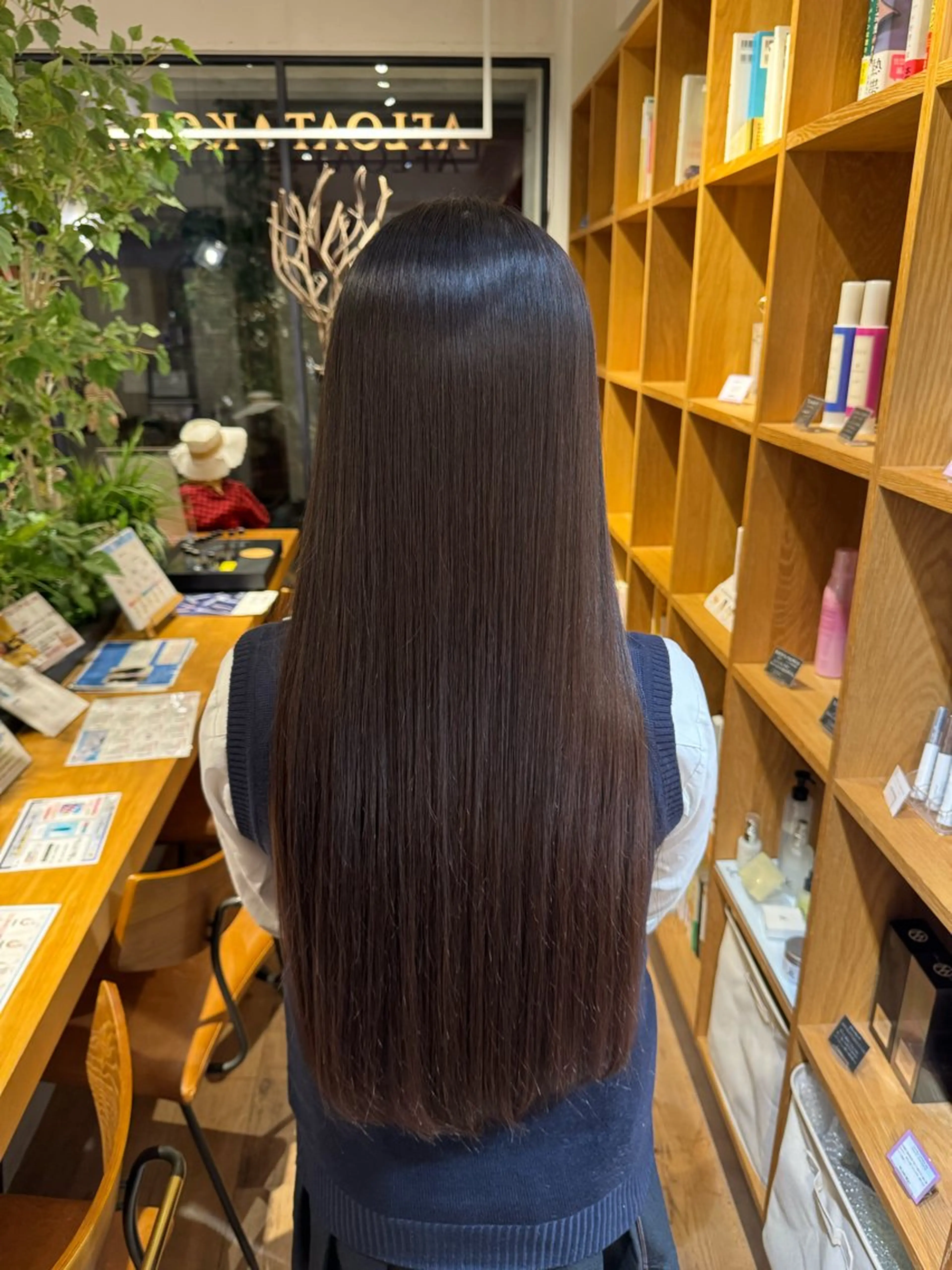 セミロング カット 縮毛矯正 トリートメント afloatkobe所属・美髪/髪質改善 川口凌弥のヘアスタイル