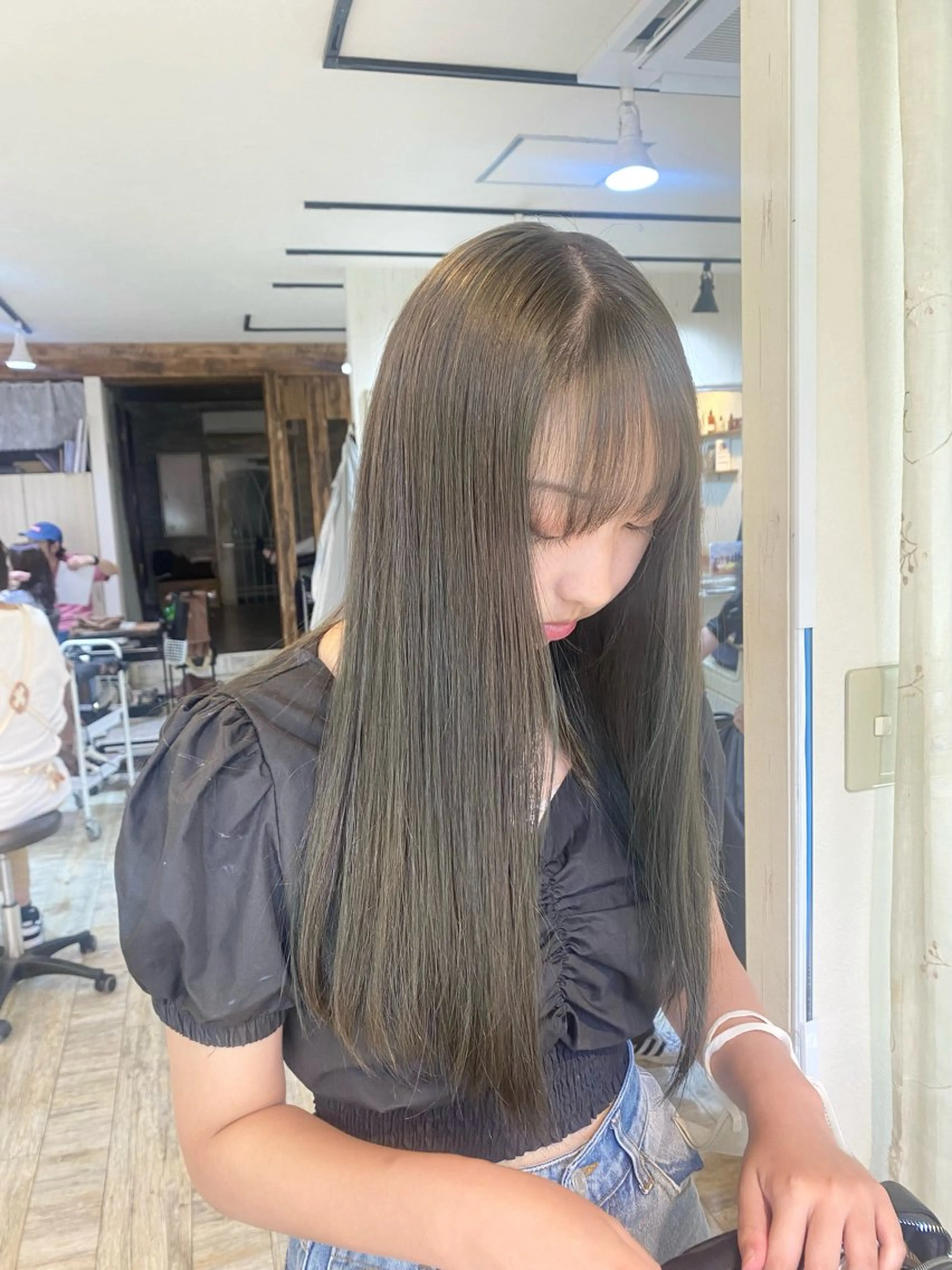 ロング カラー グレージュ オリーブグレージュ オリーブグレー ヘアカラー トリートメント motel所属・雰囲気引き出す ✨大人レディのヘアスタイル