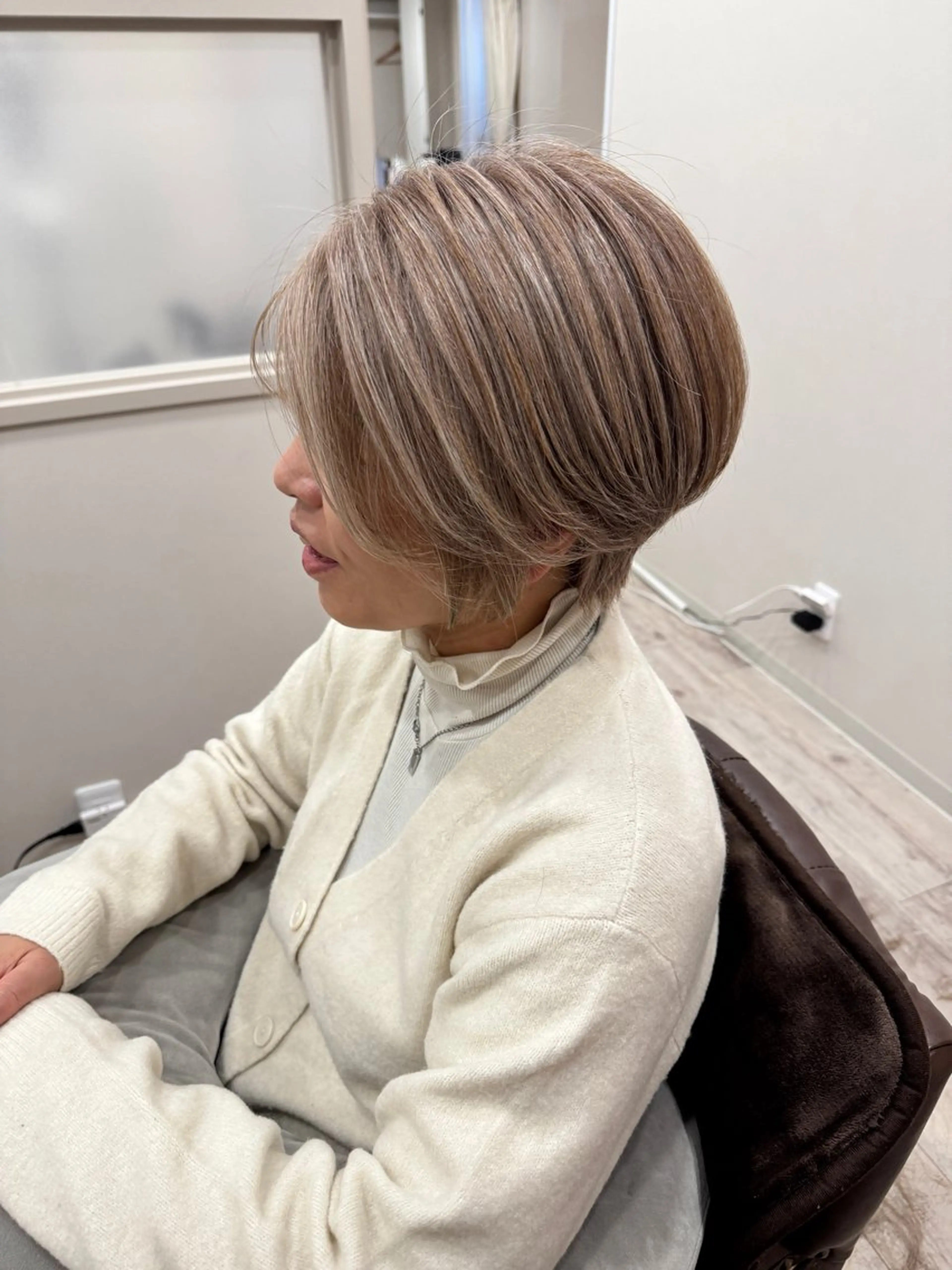 白髪染め剥がしカラー➕カット➕トリートメントの写真