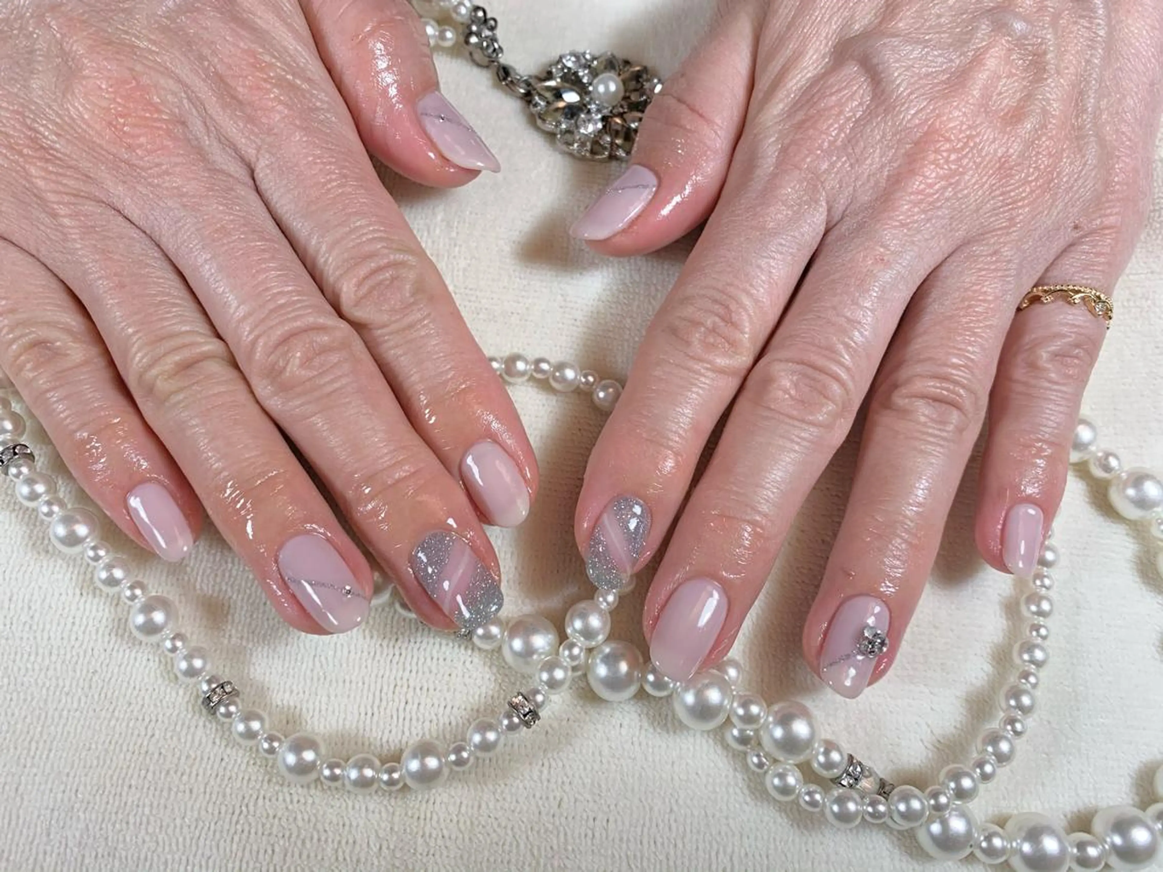 ネイル フラッシュネイル ストーンネイル ハンドネイル 手塚 里奈のネイルデザイン