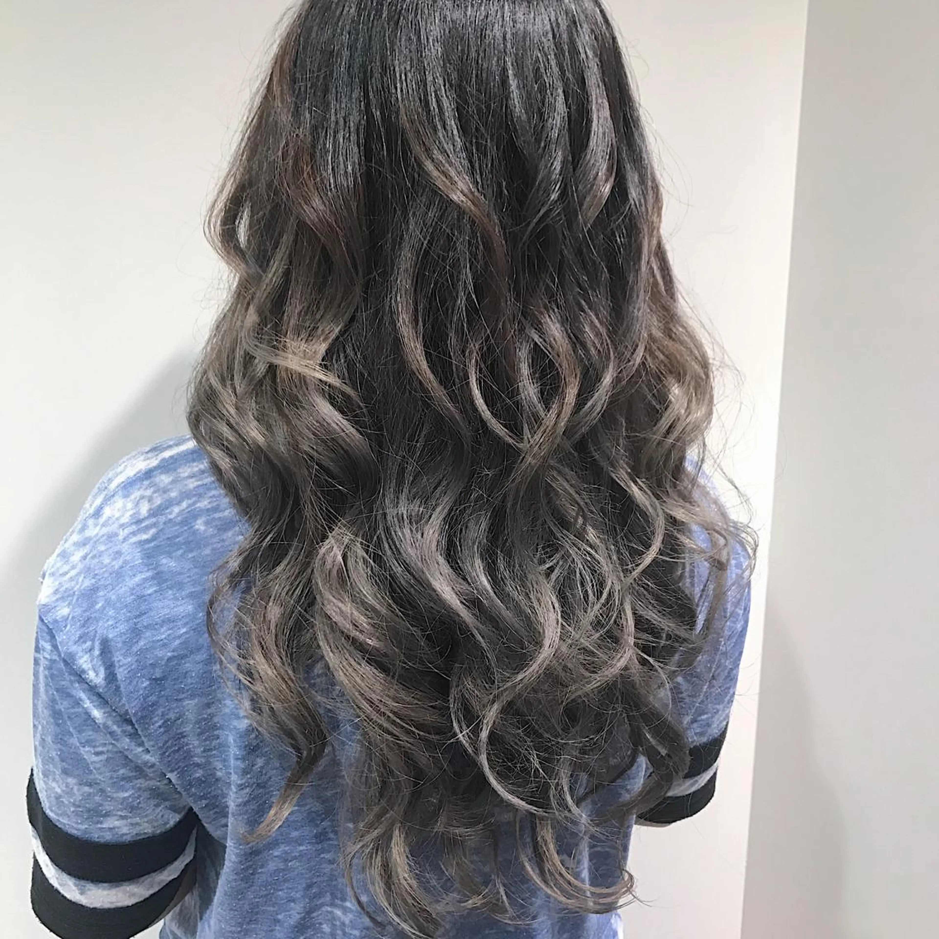 ロング カラー ヘアアレンジ Zina渋谷エリア マネージャShionのヘアスタイル