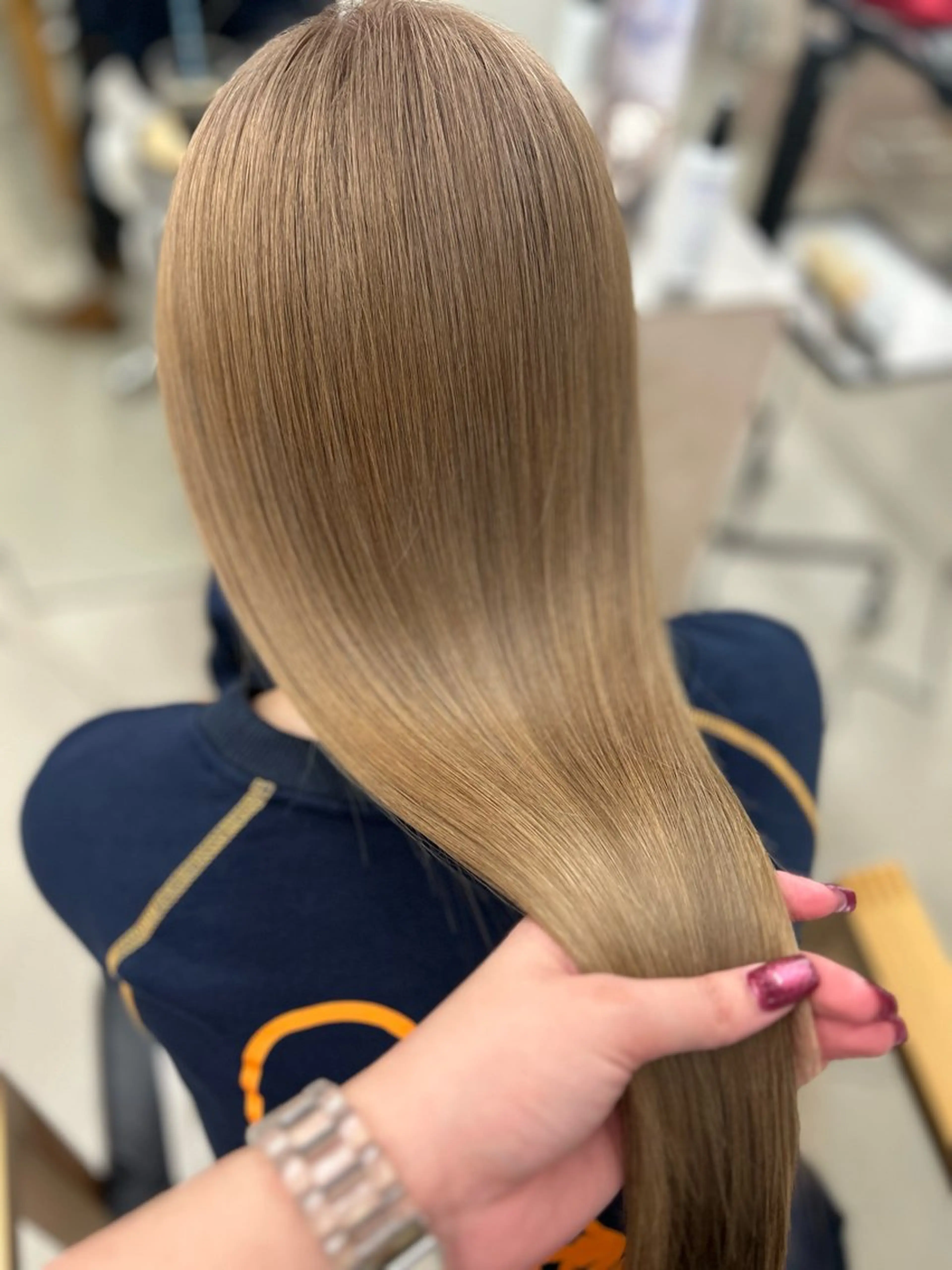 ロング カラー ベージュカラー ブリーチ ブロンド ミルクティーベージュ 髪質改善 ヘアカラー noa  🦋 ブリーチ/暖色のヘアスタイル