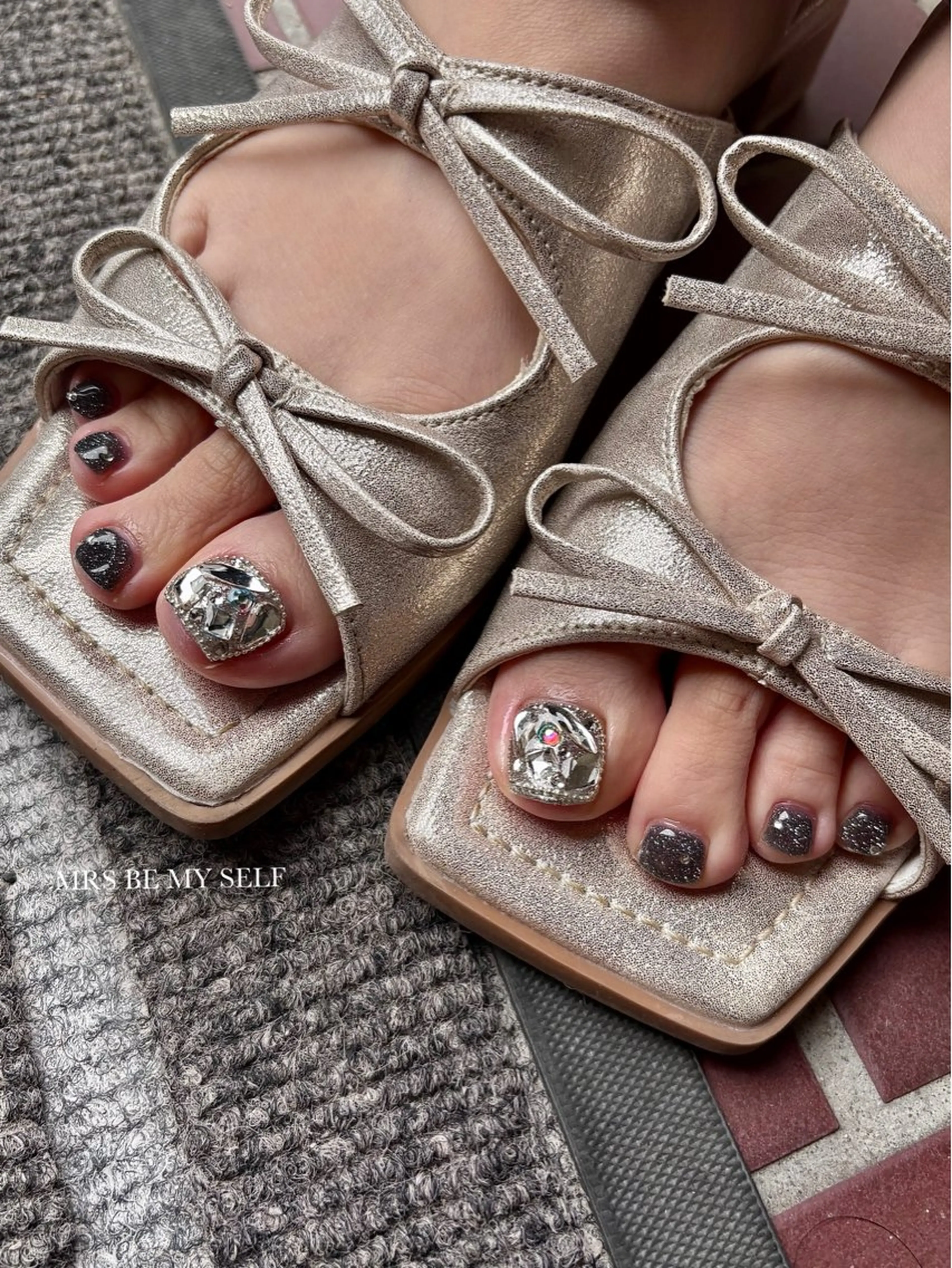 ネイル フットネイル キラキラネイル フットネイル MRS/ miyu🎀のネイルデザイン