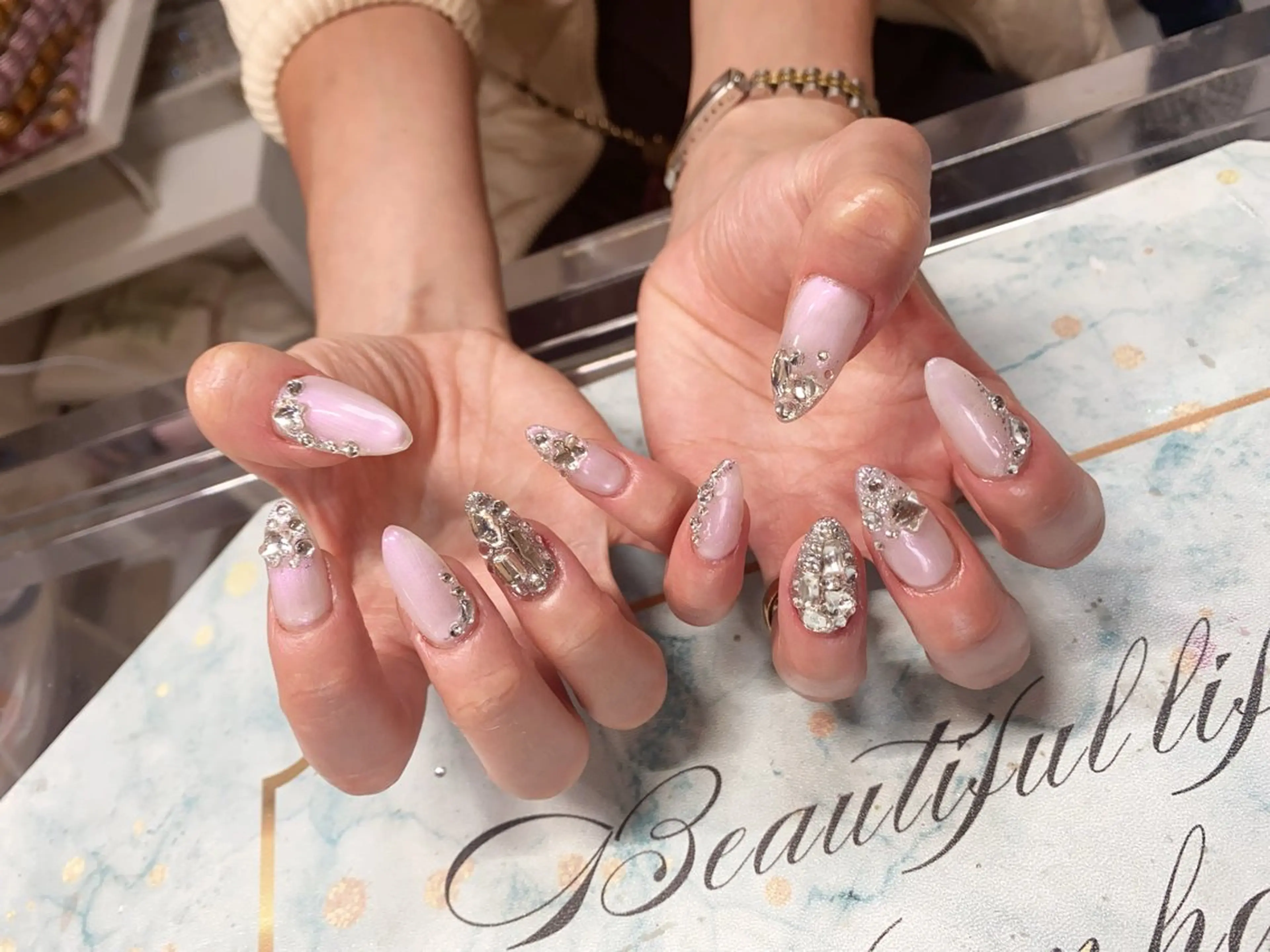 ミディアム ハンドネイル ハンドケア パンダ ネイルのネイルデザイン