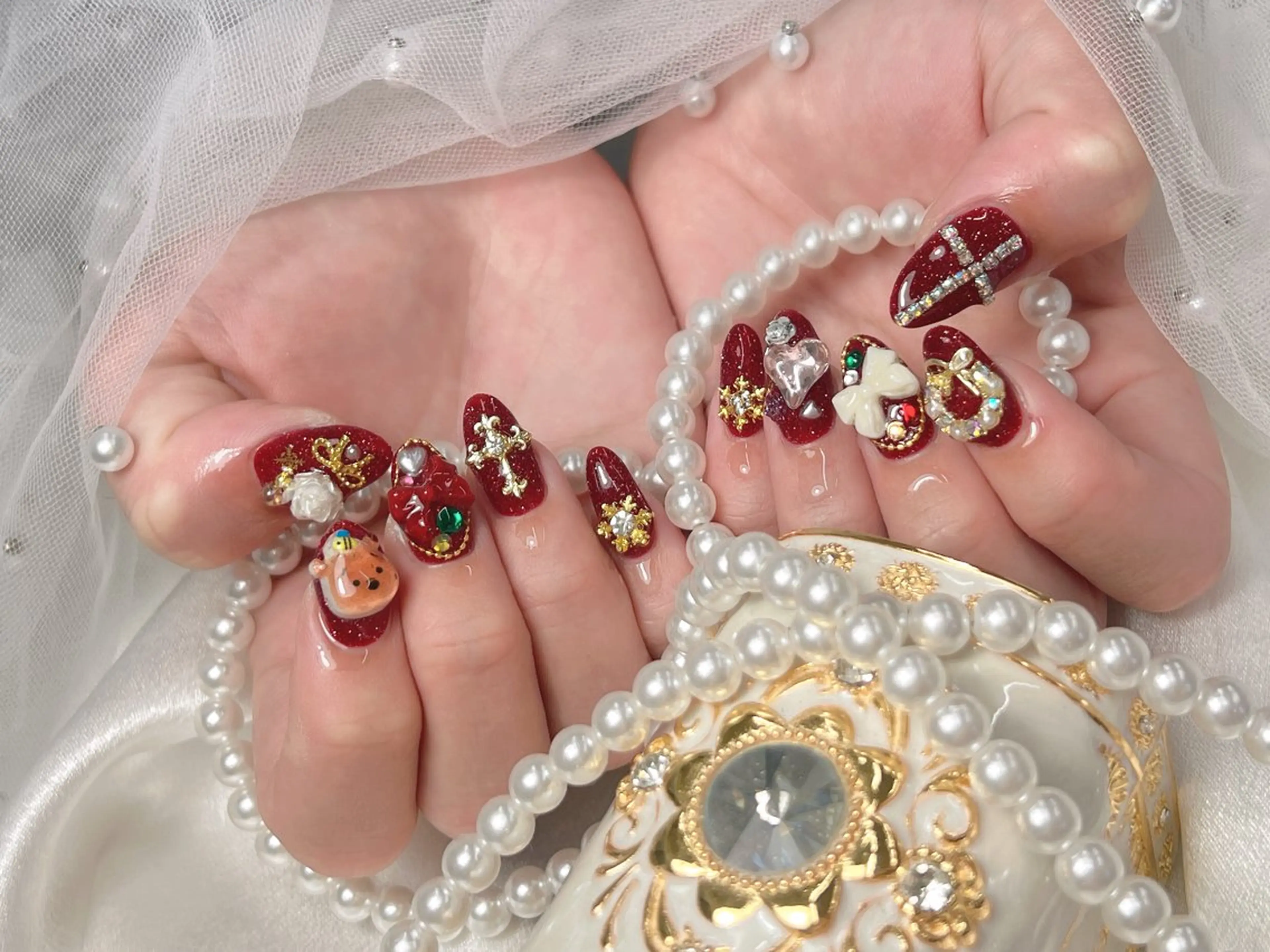 ネイル 冬ネイル クリスマス ハンドネイル bijou nails所属・bijou nails 蓮のネイルデザイン