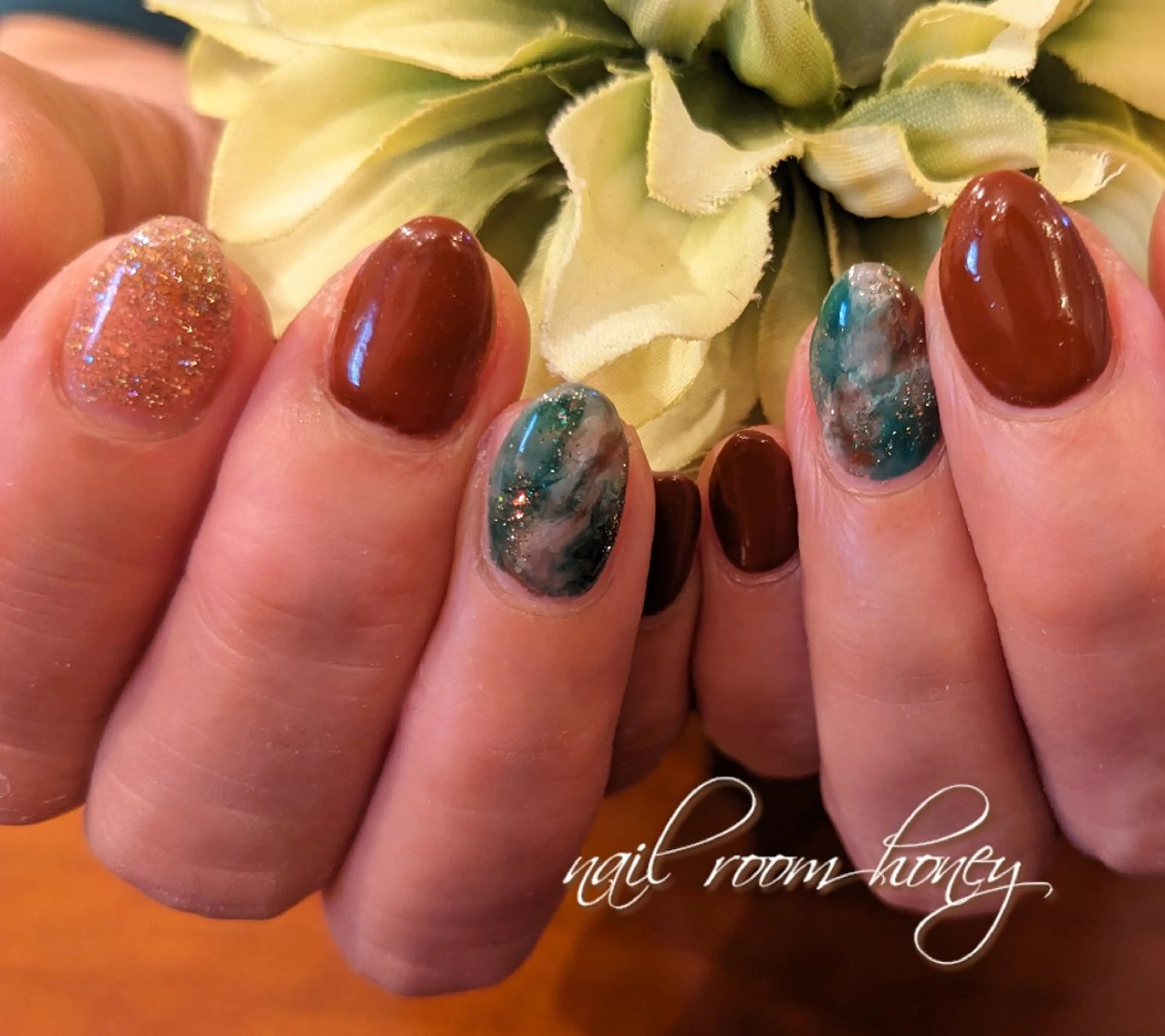 ネイル ブラウン ニュアンスネイル シンプルネイル ハンドネイル nail room  honeyのネイルデザイン