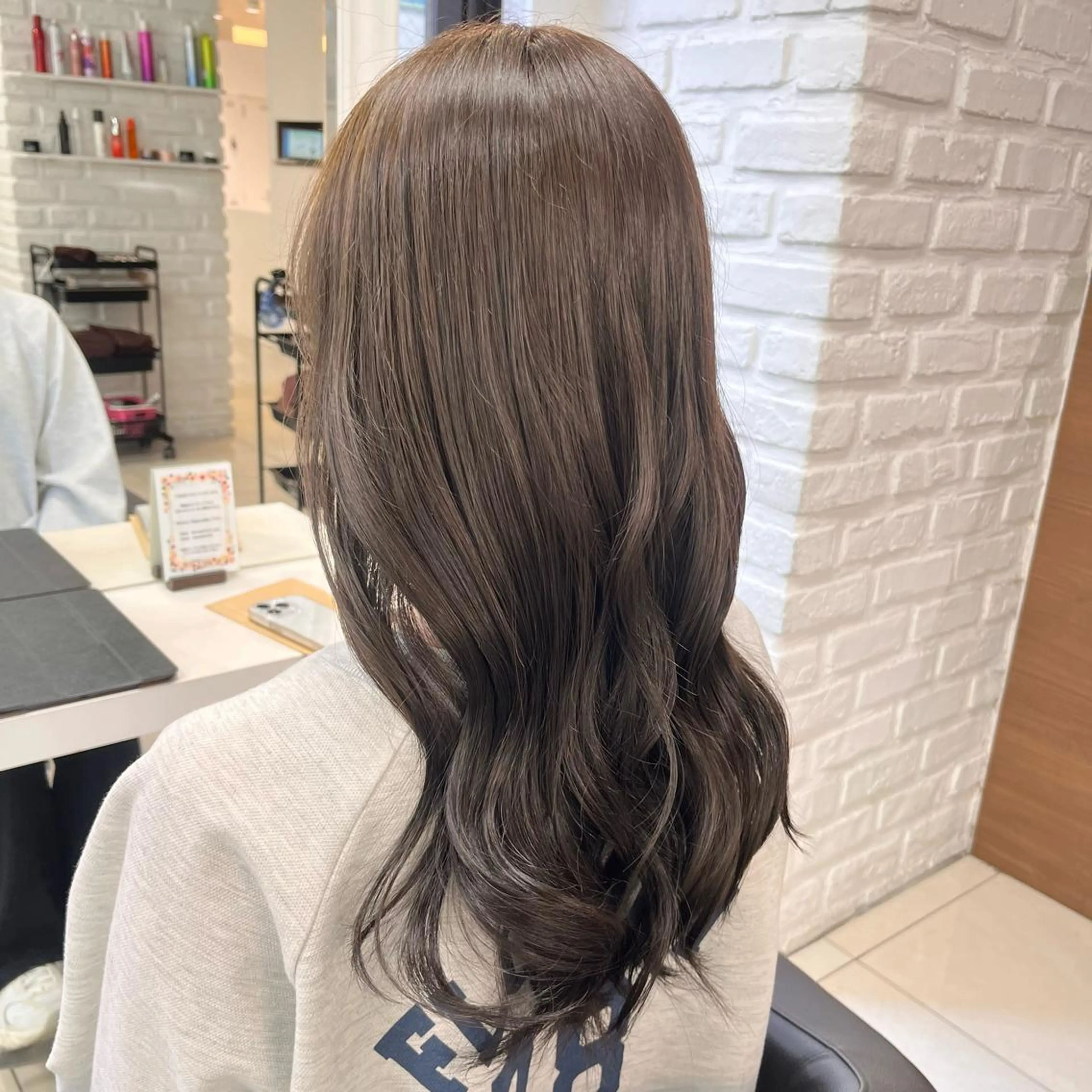 セミロング カラー ベージュカラー ブリーチ ブリーチなしカラー オリーブベージュ カット ヘアカラー トリートメント メンズヘア専門🦊 RYOKAのヘアスタイル