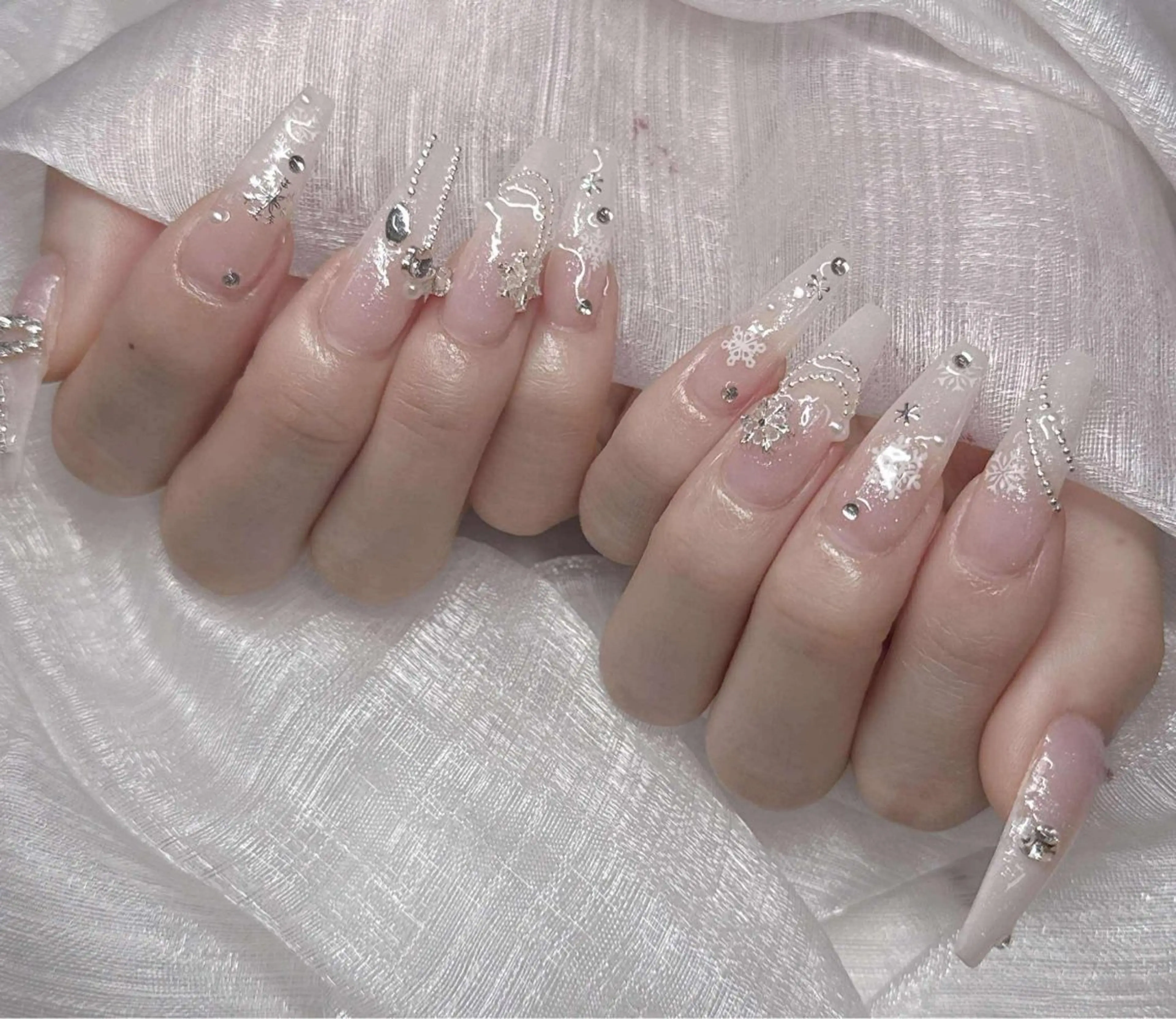 ネイル 長さ出し グラデーション 卒業式 キラキラネイル マグネットネイル ハンドネイル Lee Nailsのネイルデザイン