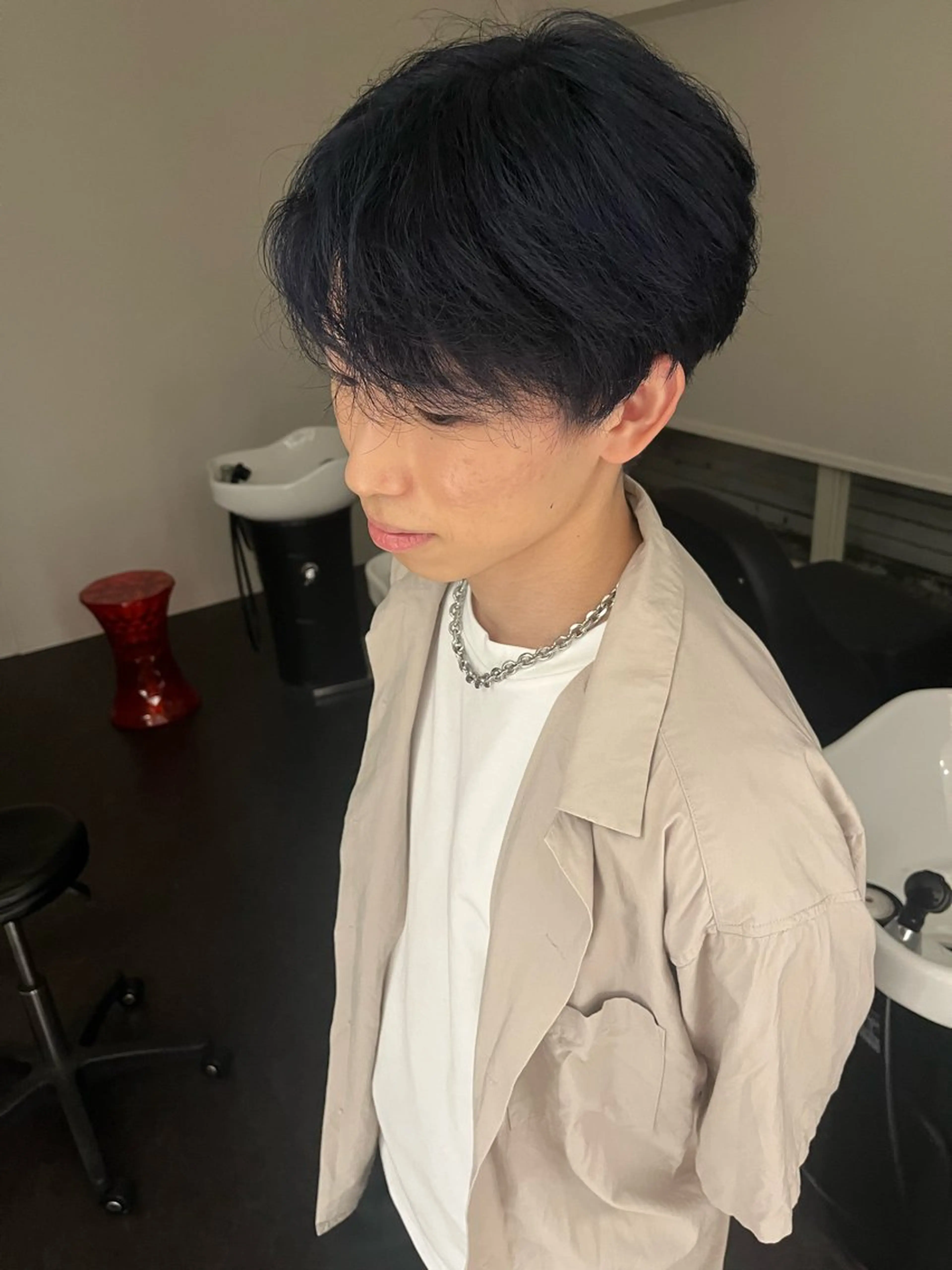 ショート カラー メンズ メンズブリーチ ブリーチ ブルーカラー ネイビーカラー Linda所属・MAO カラーモデル募集中のヘアスタイル