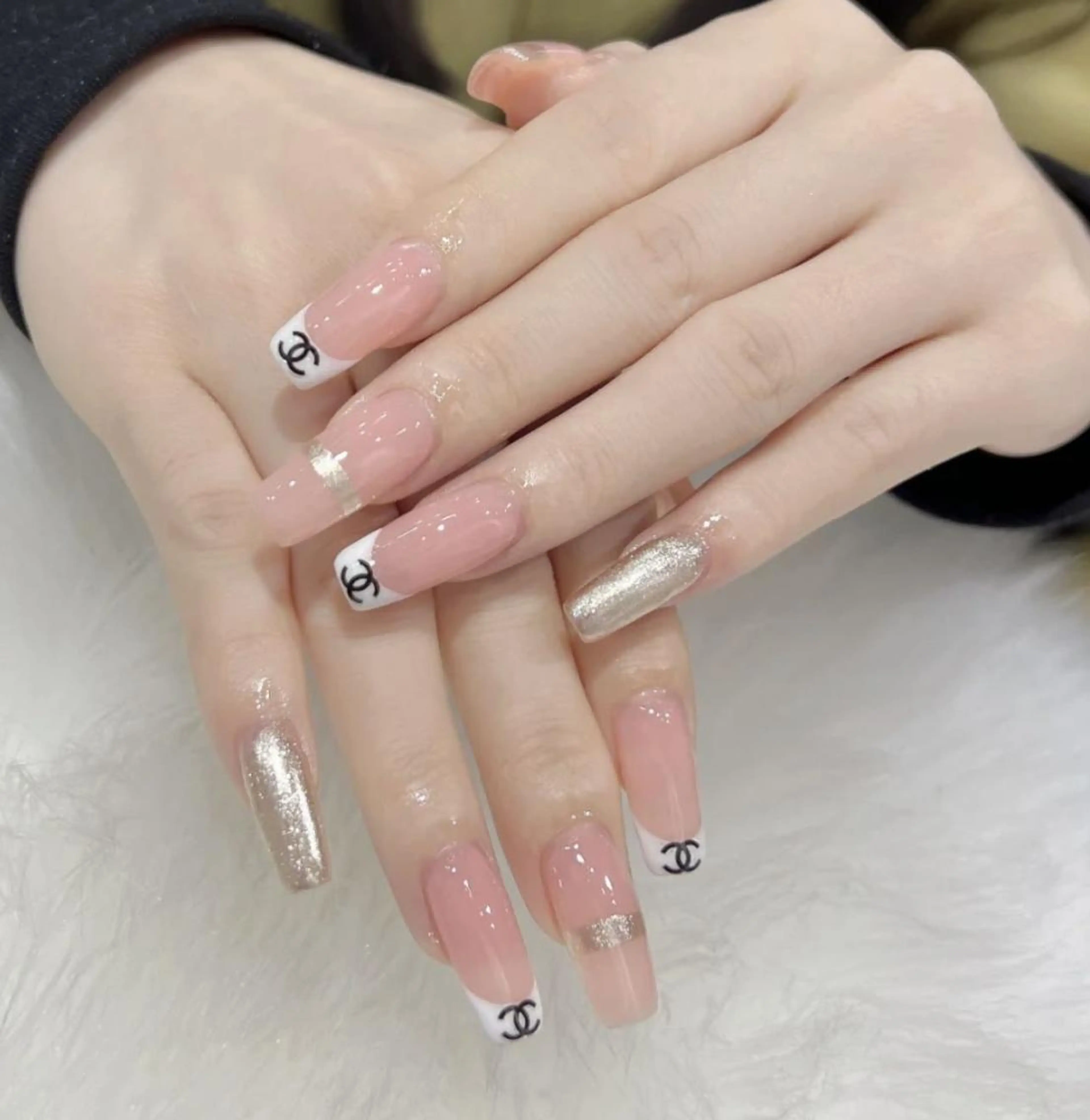 ネイル アートネイル 長さ出し ネイルチップ Queens ciciのネイルデザイン