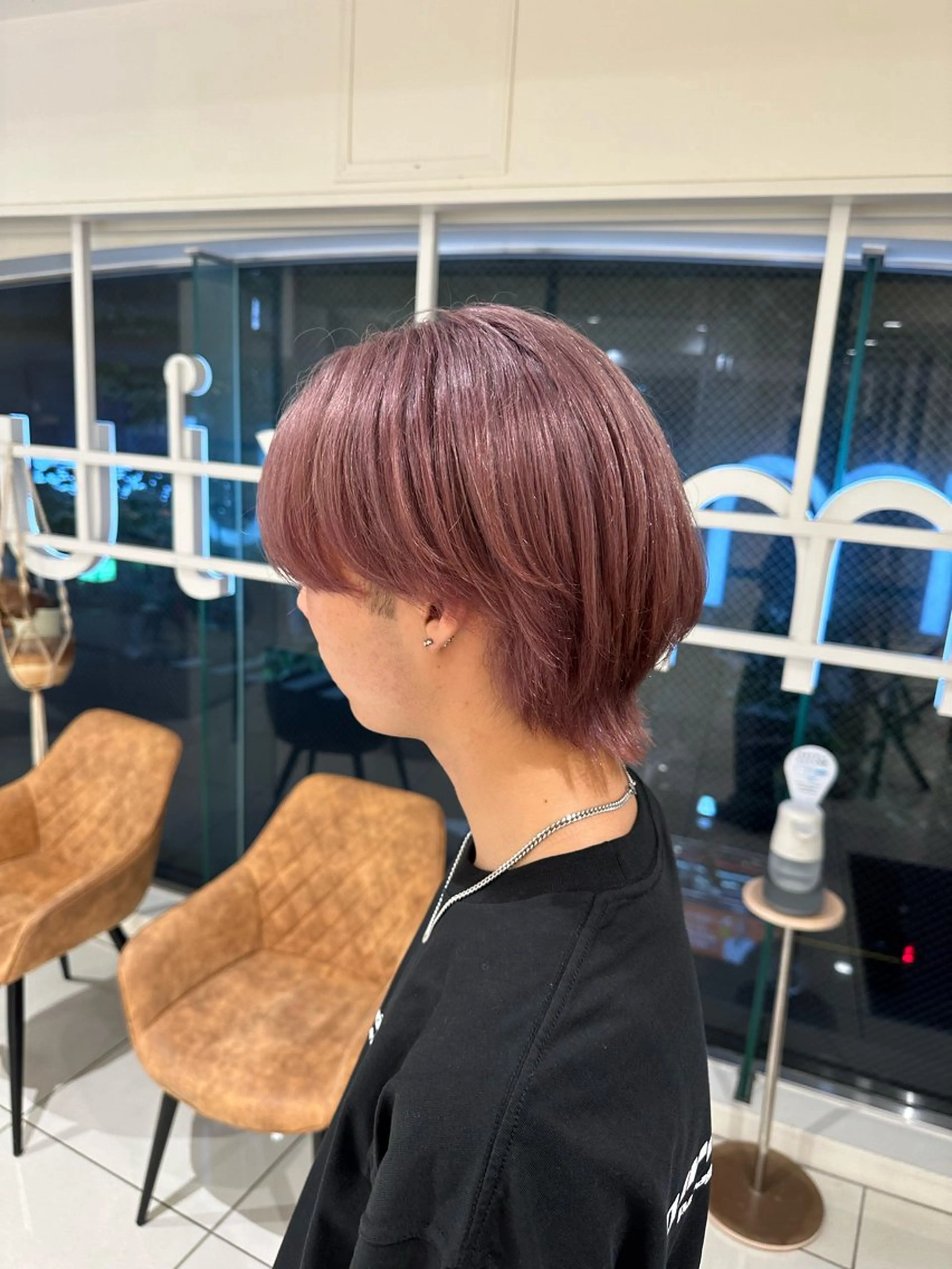カラー メンズ タイトボブ個性派カラ ーAKANEのヘアスタイル