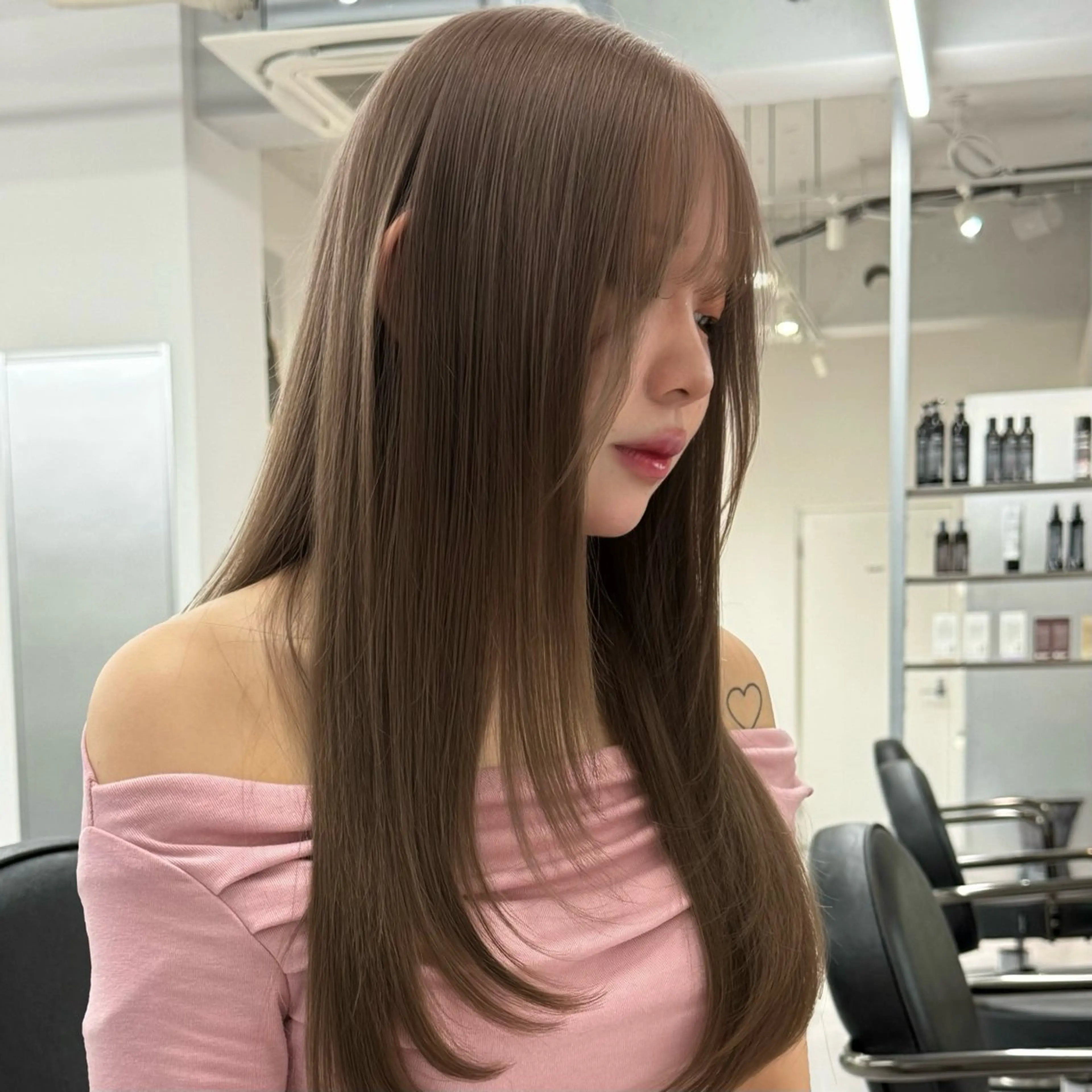 ロング レイヤーカット 縮毛矯正 ヘアカラー 鍋田/ vivie/ 縮毛矯正／レイヤーのヘアスタイル