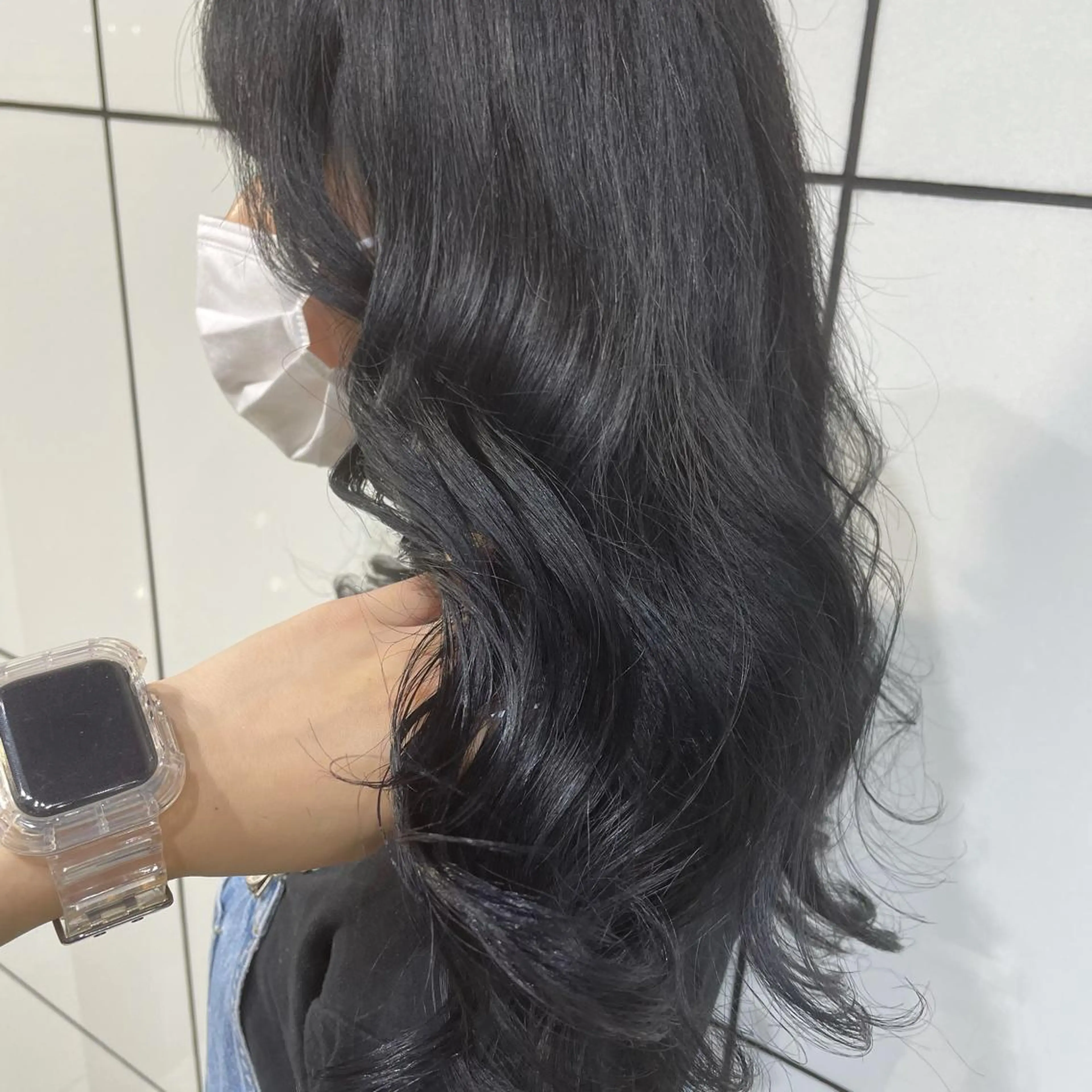 セミロング カラー 黒髪 ヘアカラー 韓国ヘア🦋 MIYUのヘアスタイル