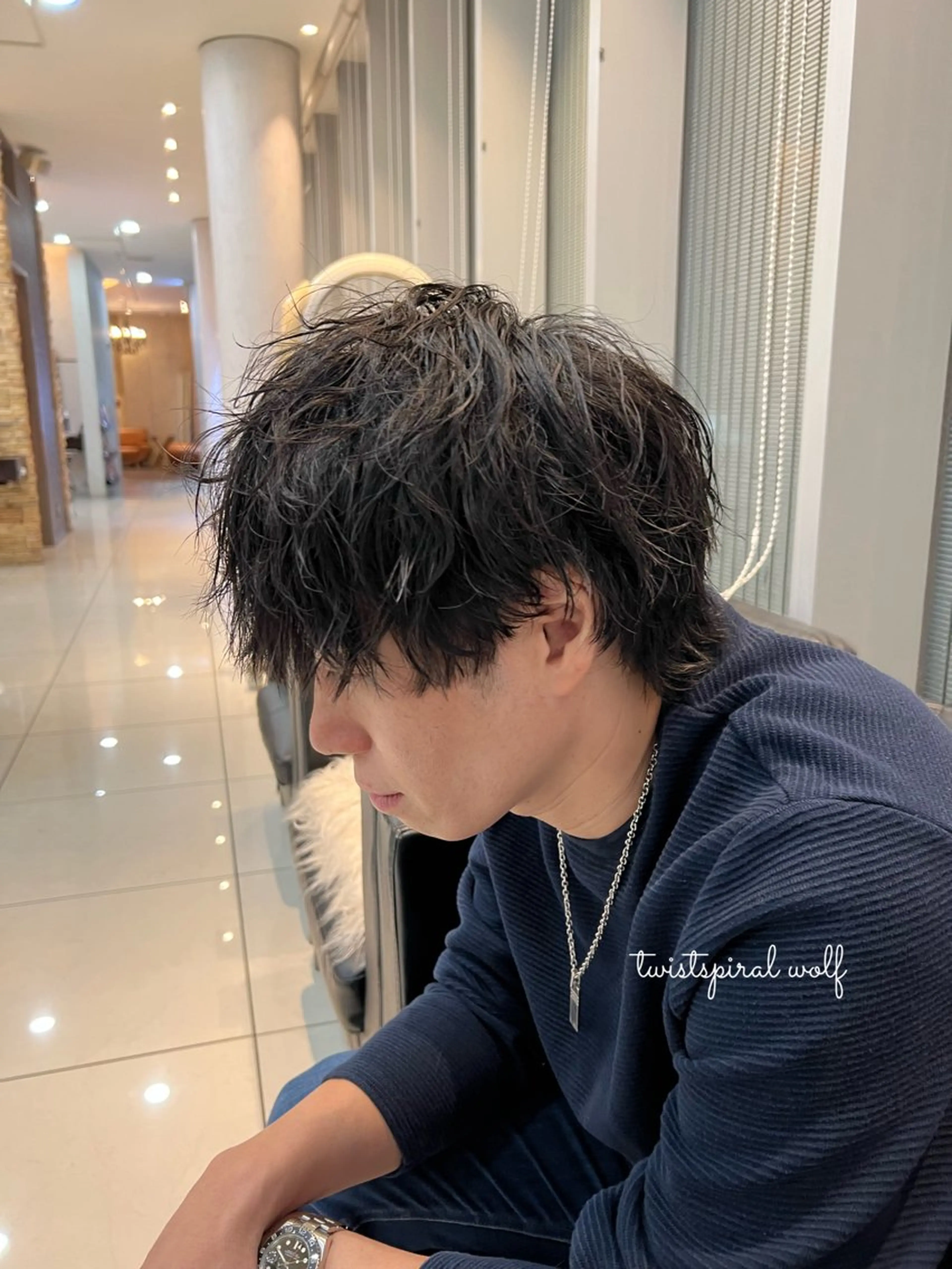 ショート パーマ メンズ センターパート フェードカット マッシュ メンズパーマ プードルパーマ 小山 雄大のヘアスタイル