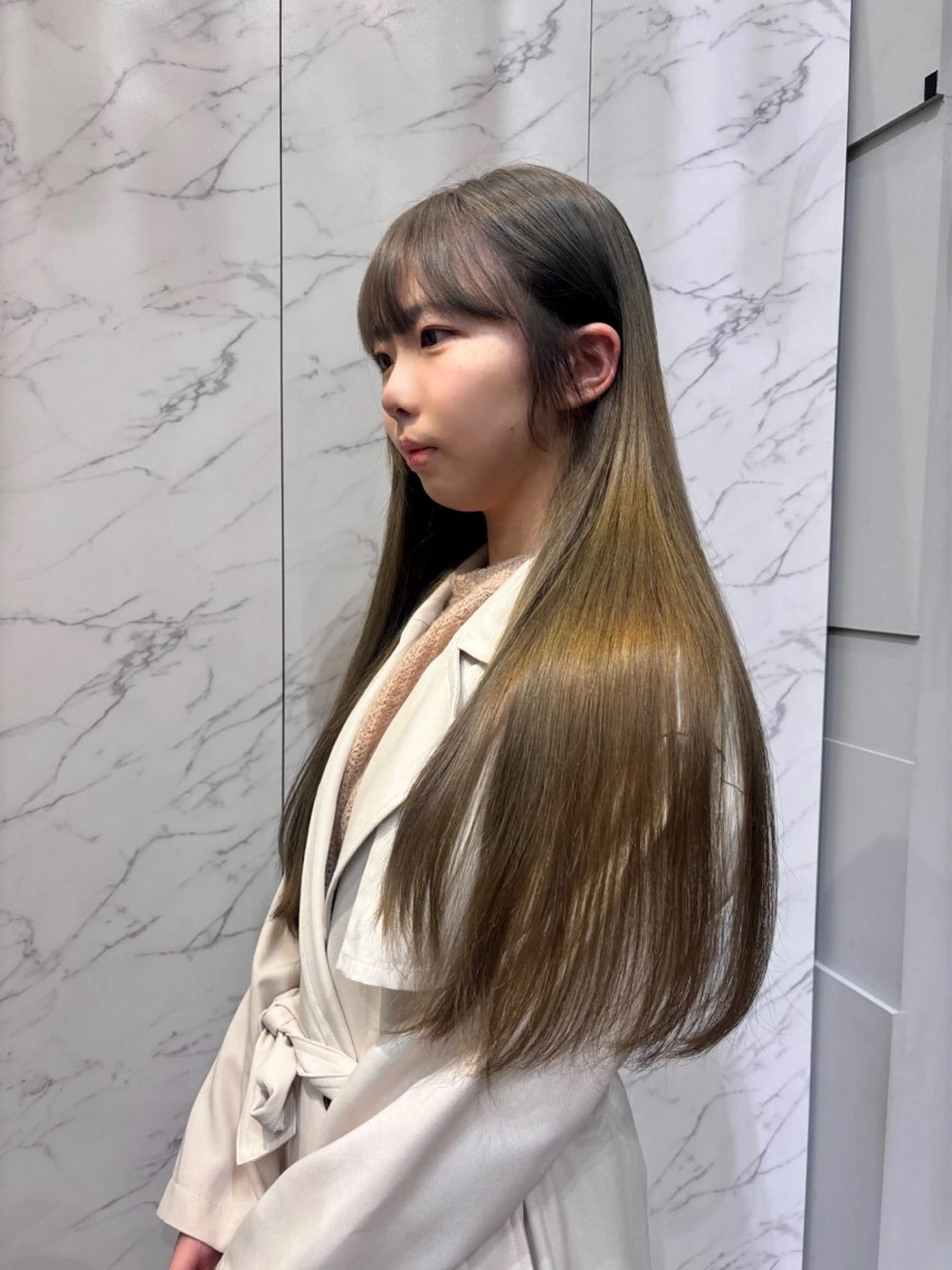 ロング カラー ベージュカラー ブリーチ 透明感カラー オリーブベージュ カット ヘアカラー miu /透明感カラーのヘアスタイル