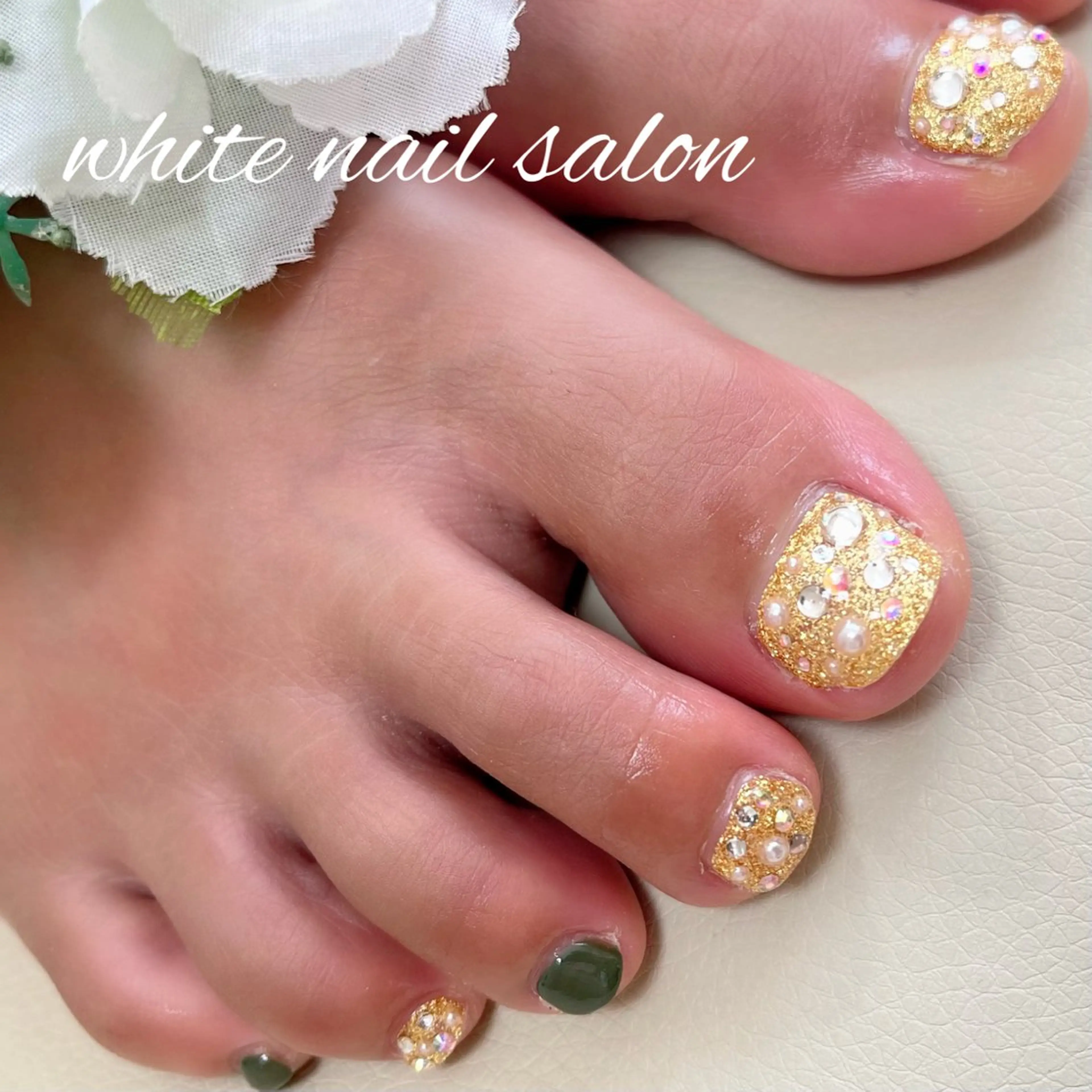 ネイル ラメ(グリッター) フットネイル white nail salonのネイルデザイン