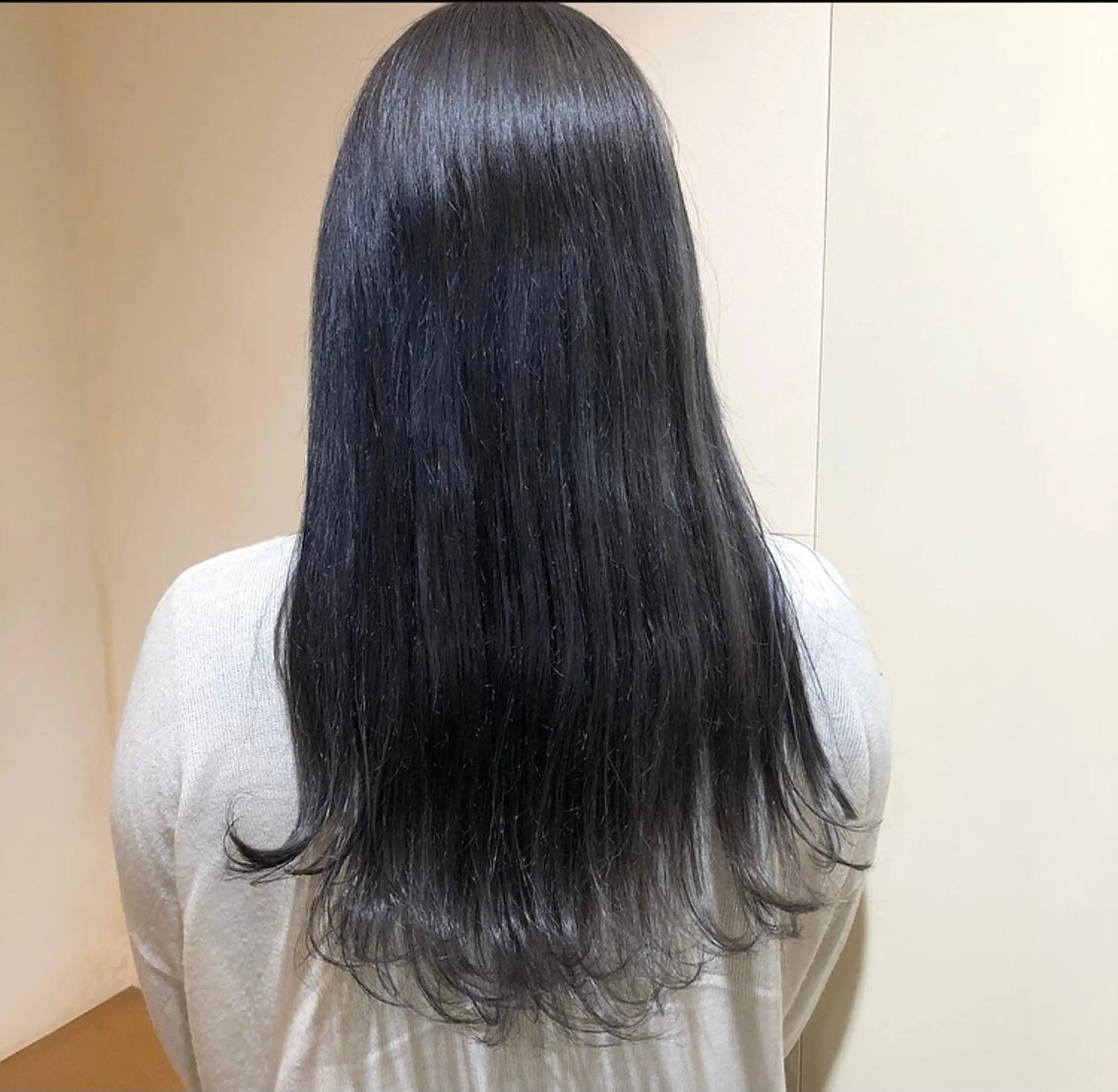 セミロング カラー ブリーチ 渋谷 留菜のヘアスタイル