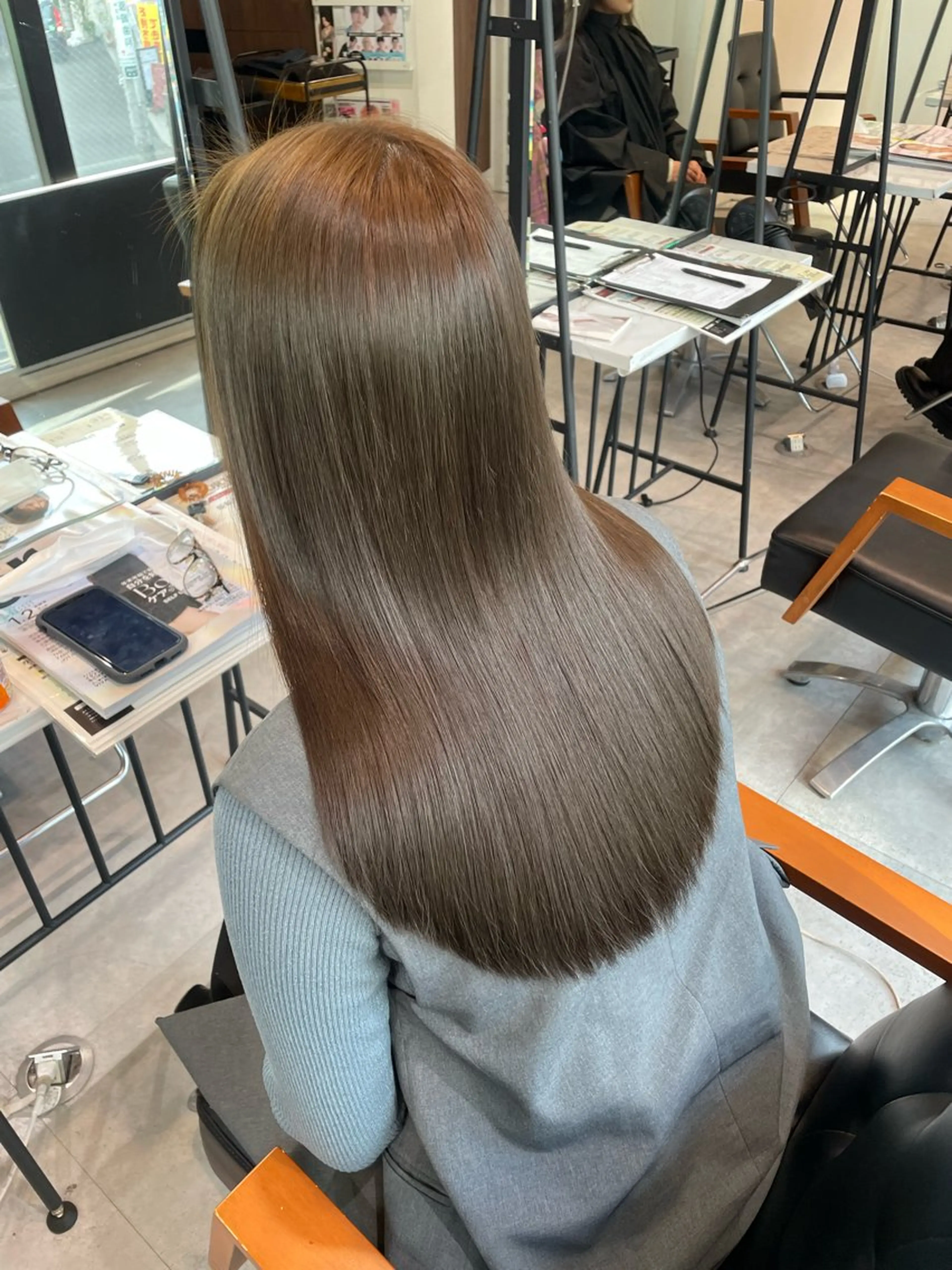 【🍀秋季限定メニュー🍀】透明感が欲しい方おすすめ🫧オリーブベージュカラー＋外部補修Tr＋コテ巻き仕上げ💕の写真