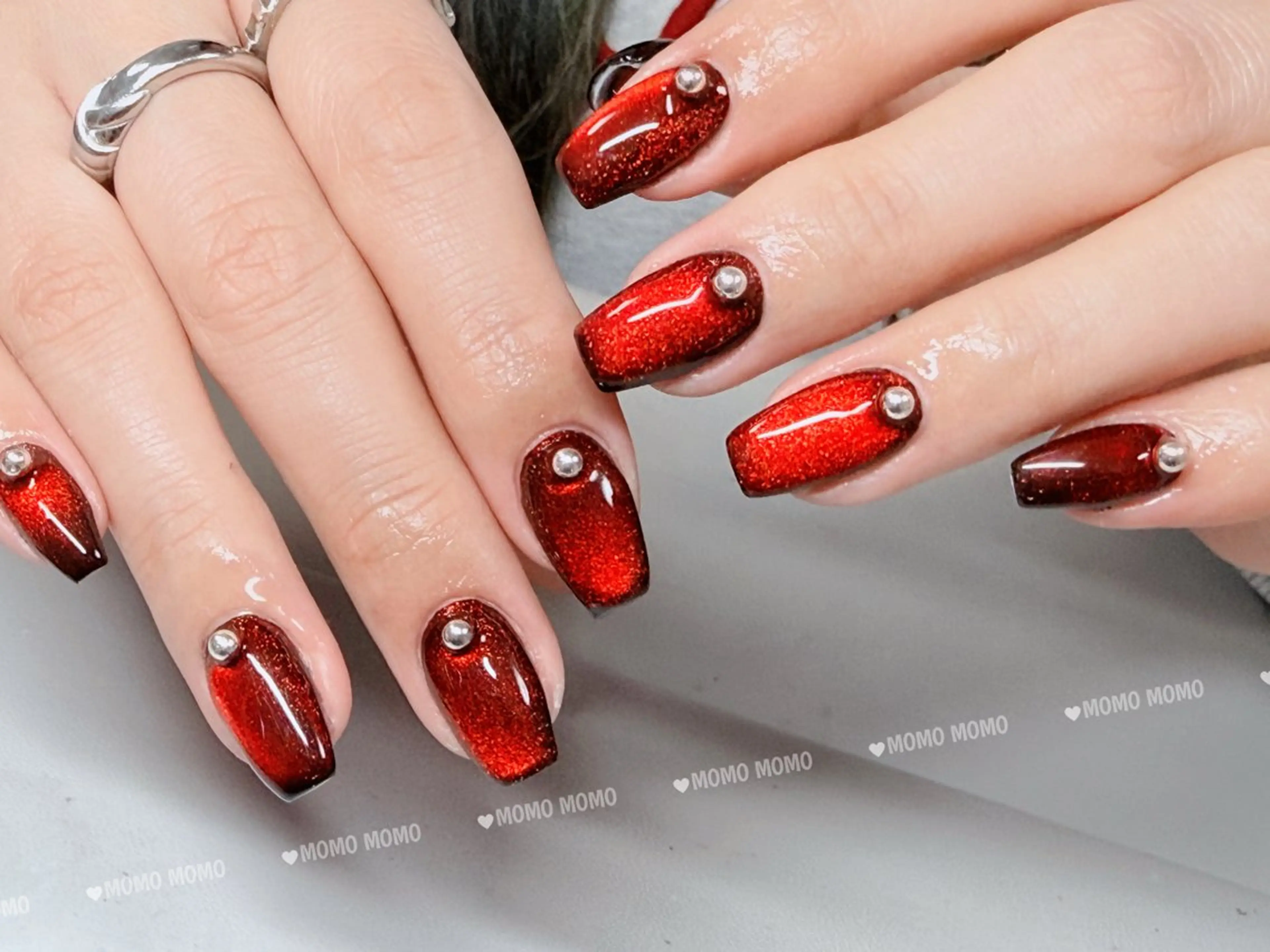 ネイル ジェルネイル マグネットネイル 赤色 ハンドネイル MOMO nail所属・NIITSU 川崎のネイルデザイン