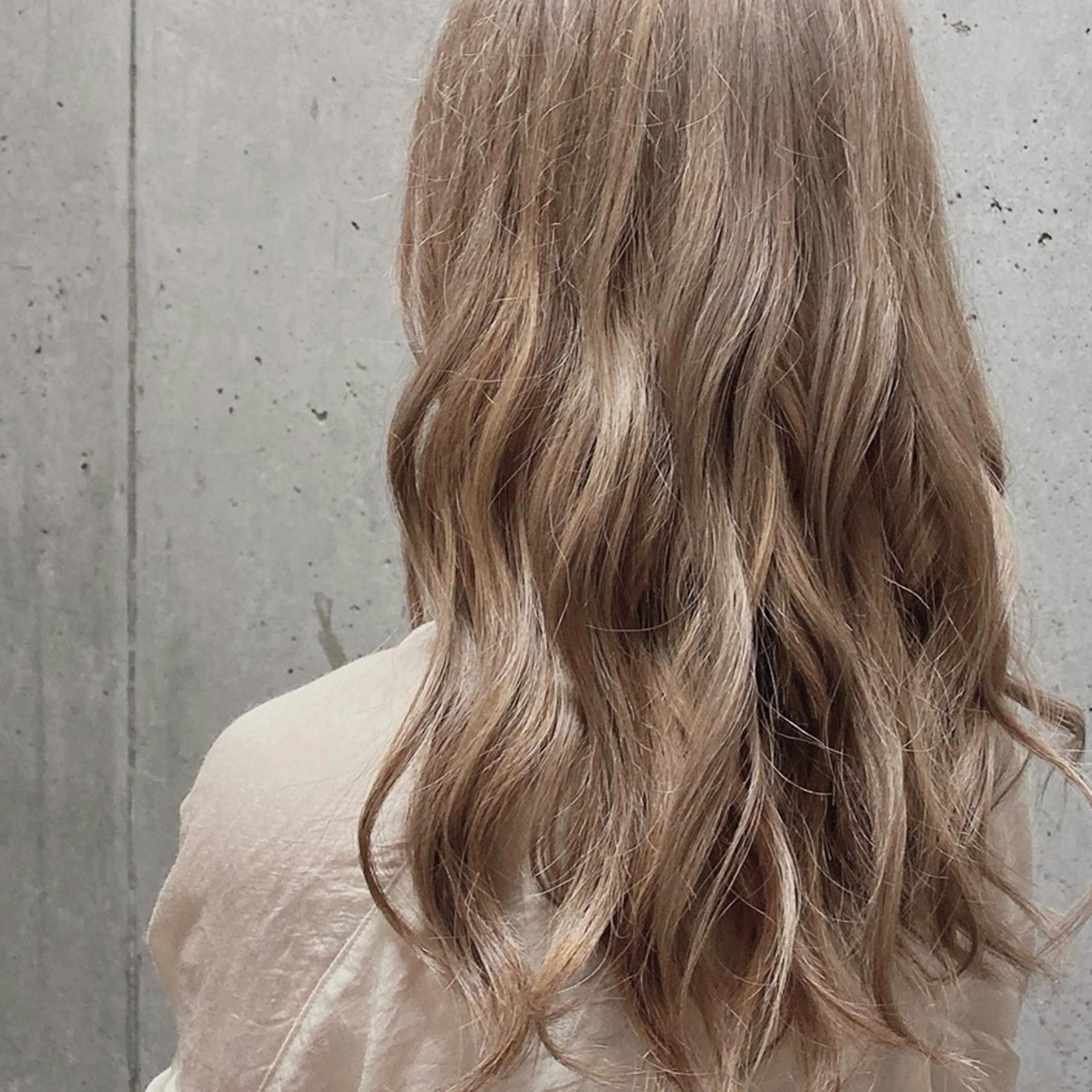 セミロング 野村 奈里亜のヘアスタイル