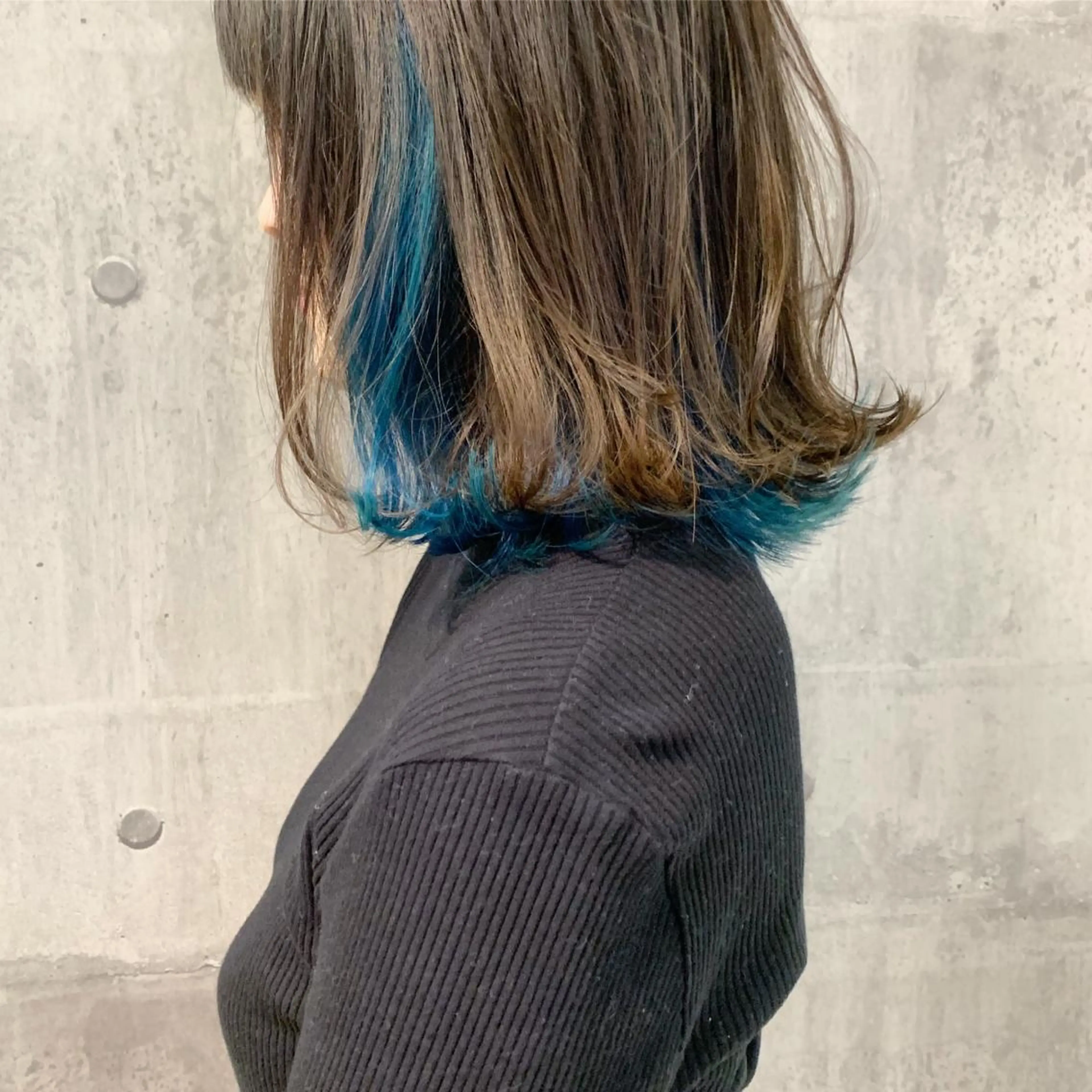 ミディアム カラー ブルーカラー インナーカラー ハイトーン/ショート 村上淳乃🐥のヘアスタイル