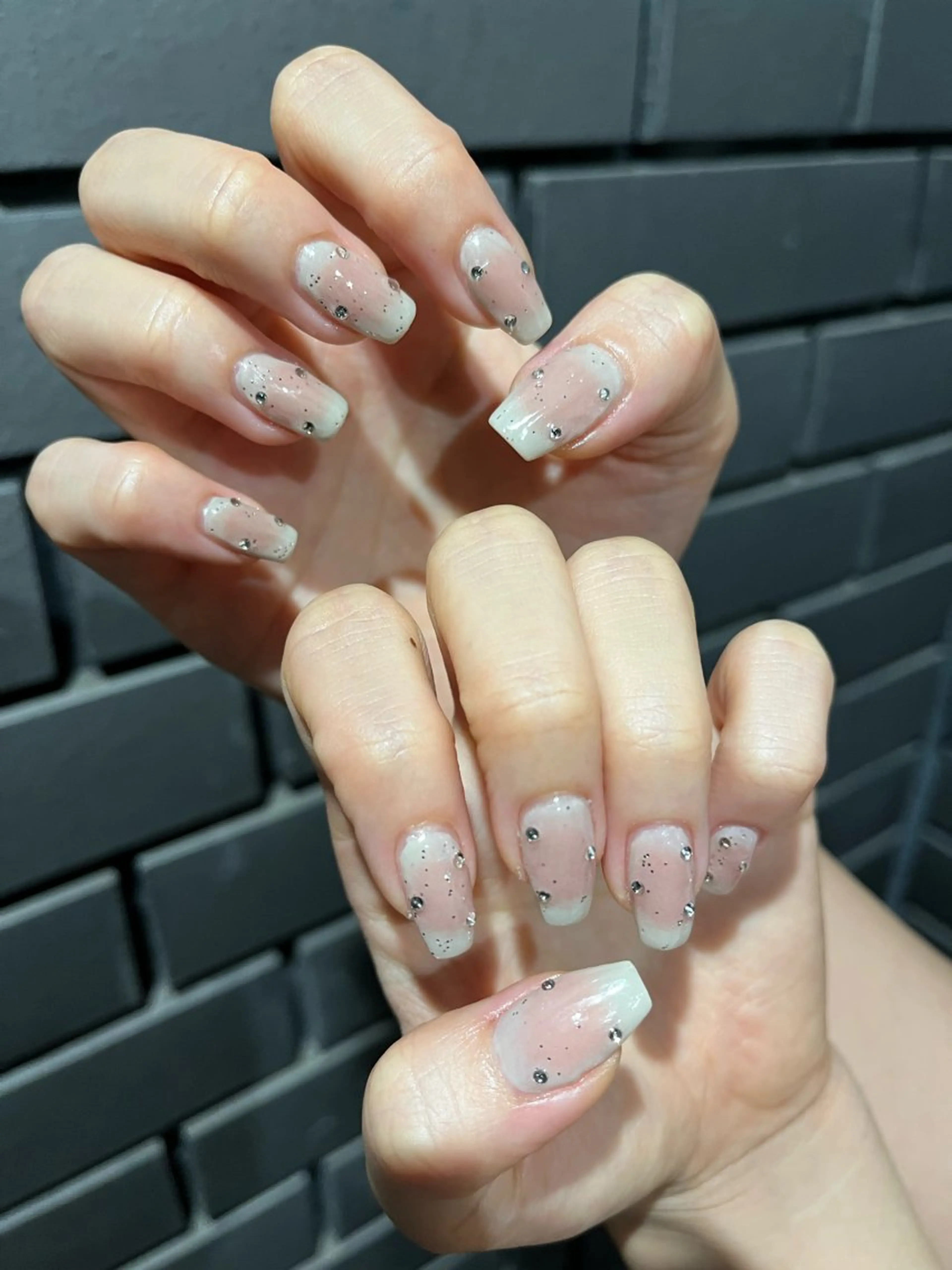 ネイル チークネイル キラキラネイル ラメ(グリッター) ストーンネイル リエイトネイル所属・大田 香林のネイルデザイン