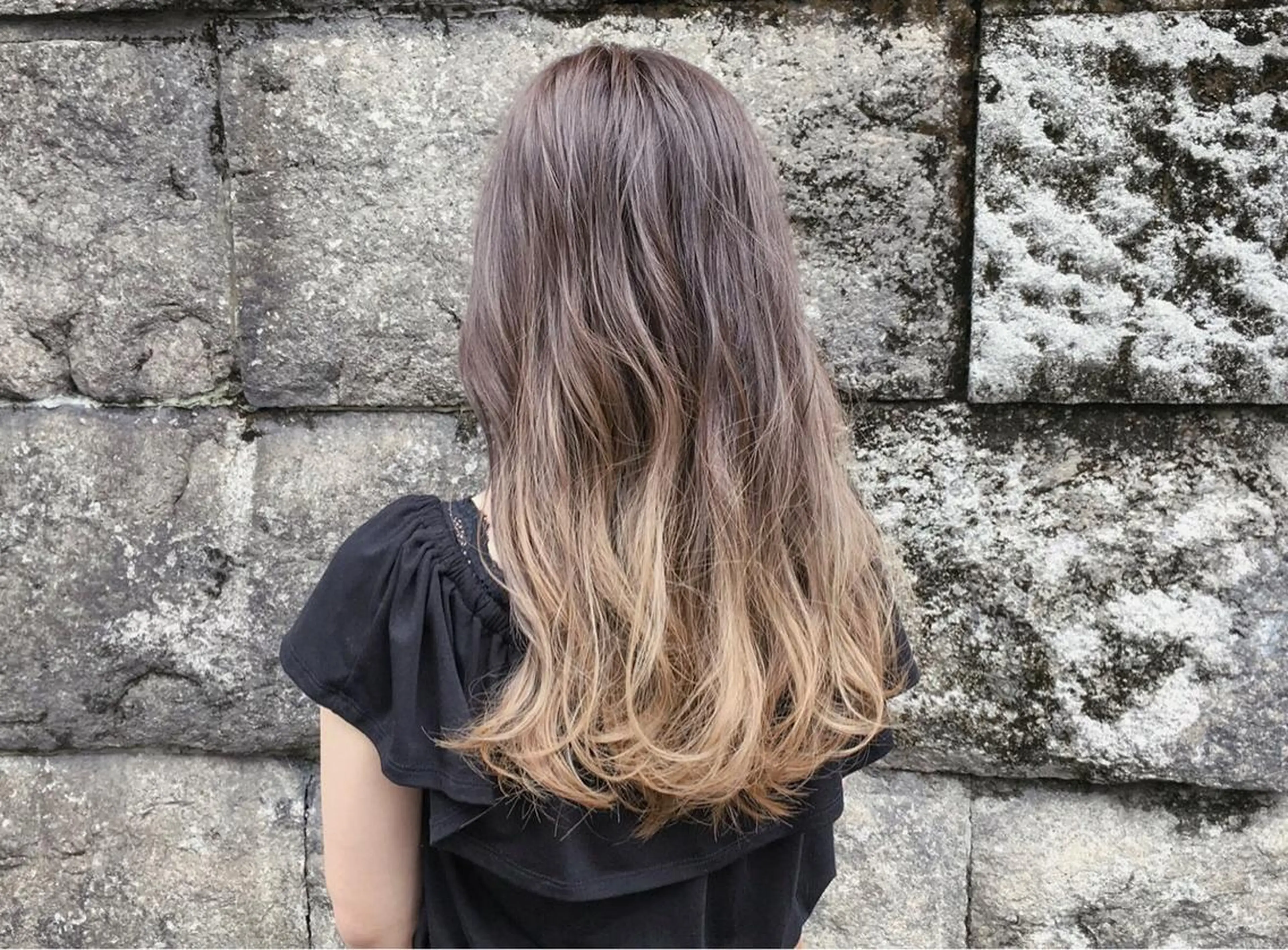 ロング カラー フォギーグレージュ グレージュ ハイライトカラー イルミナカラー ハイライト 🌈髪質改善カラーの 🌈坂本侑樹のヘアスタイル