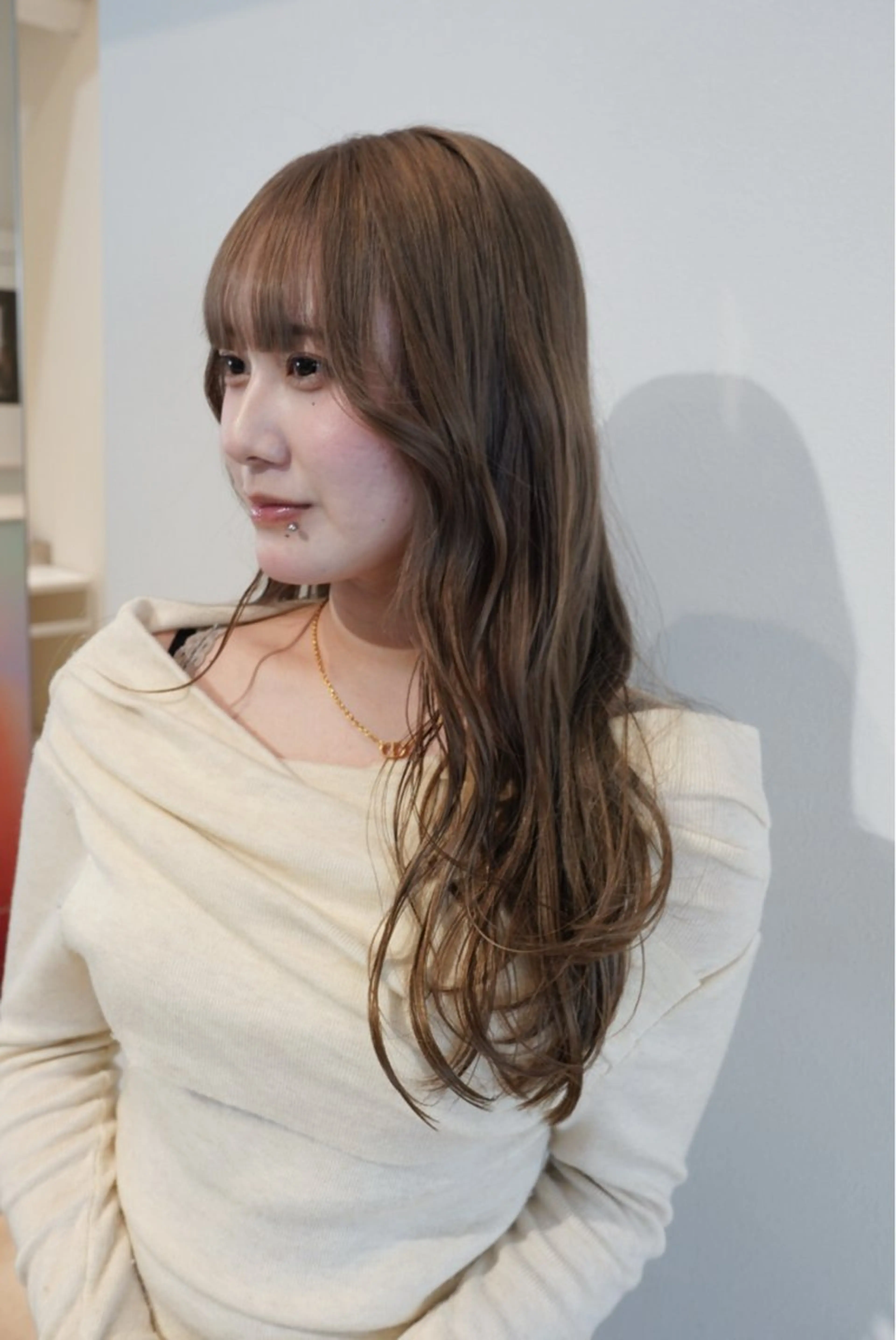 ロング カラー ベージュカラー ブリーチ ミルクティーベージュ ヘアカラー 宇佐美佳／美髪 ストレート/縮毛矯正のヘアスタイル