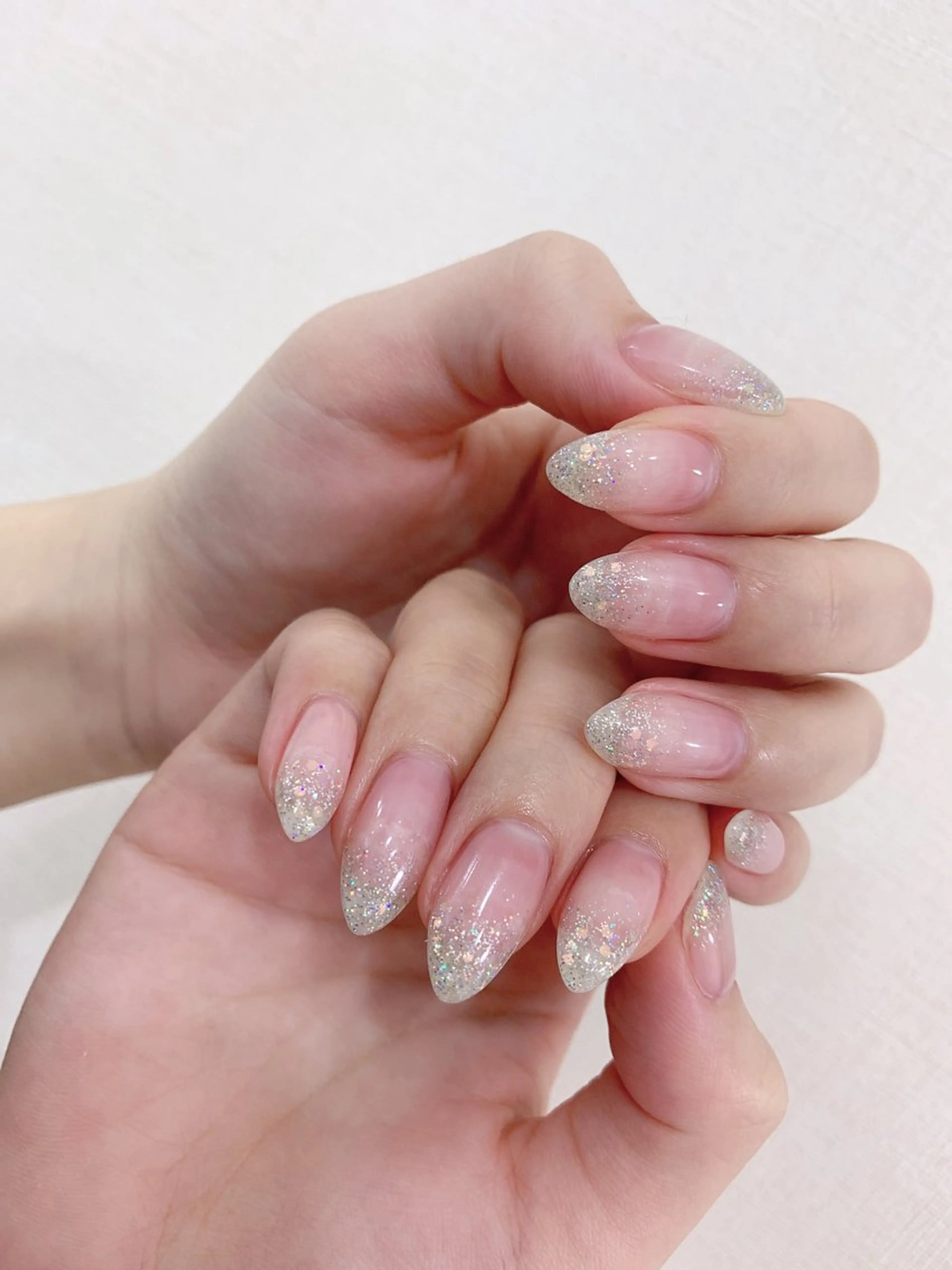 ネイル キラキラネイル シンプルネイル 春ネイル ワンホンネイル ハンドネイル Rainbow Nailのネイルデザイン