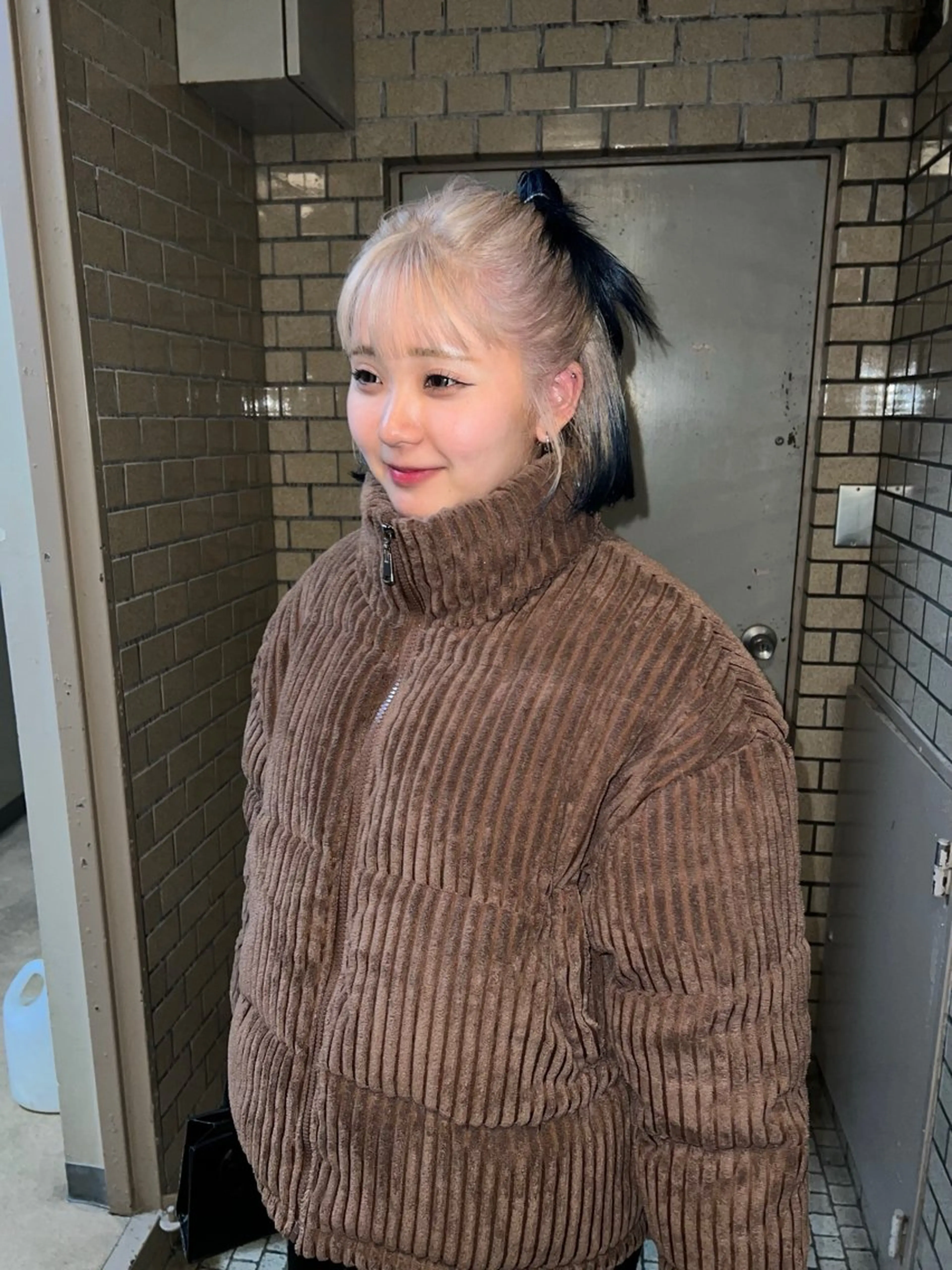 ミディアム 室屋 鈴音のヘアスタイル