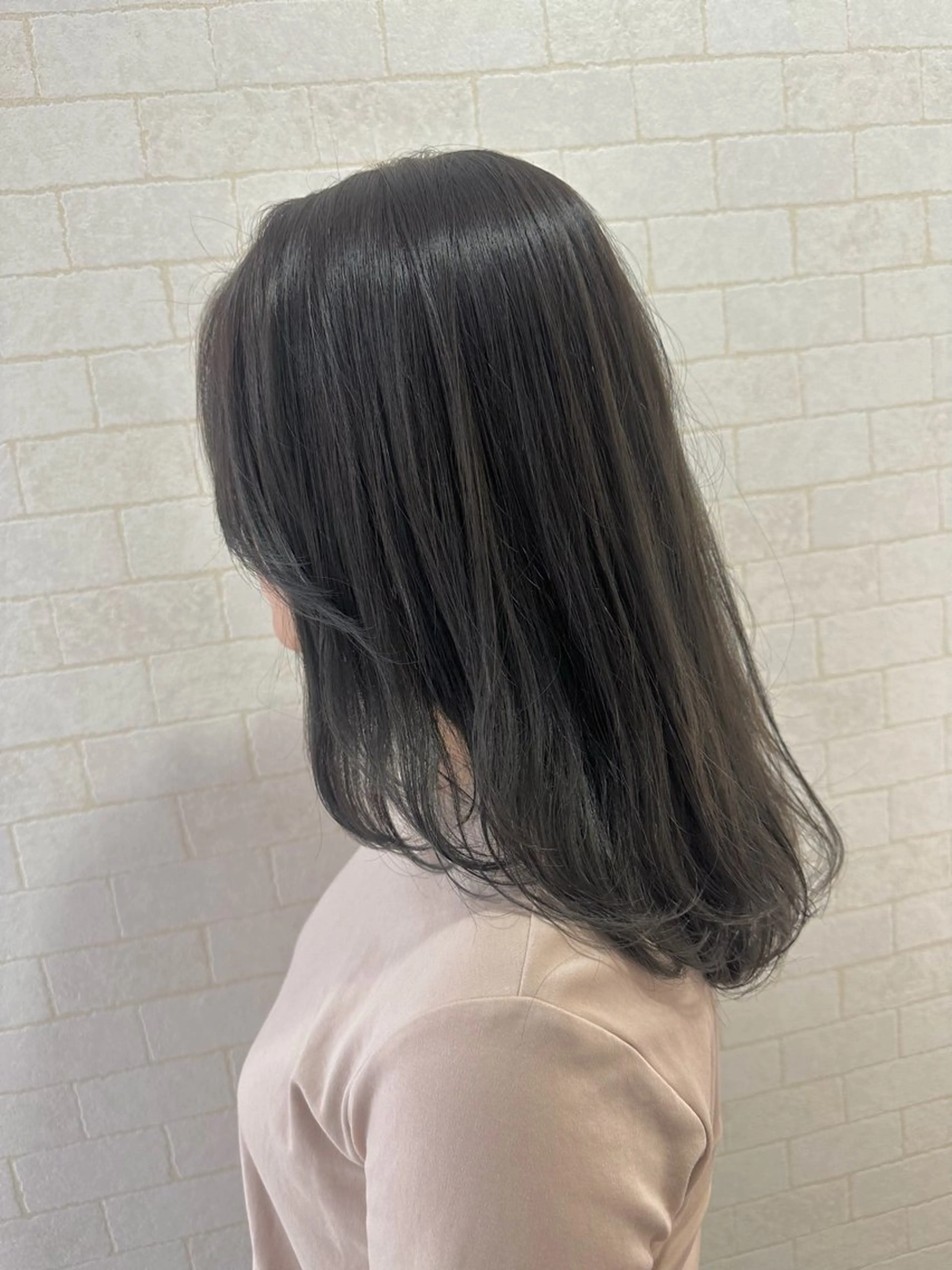 セミロング カラー ブリーチ 透明感カラー ダブルカラー ブリーチなしカラー 顔まわりレイヤー 大人レイヤー& 透明感カラー💄のヘアスタイル