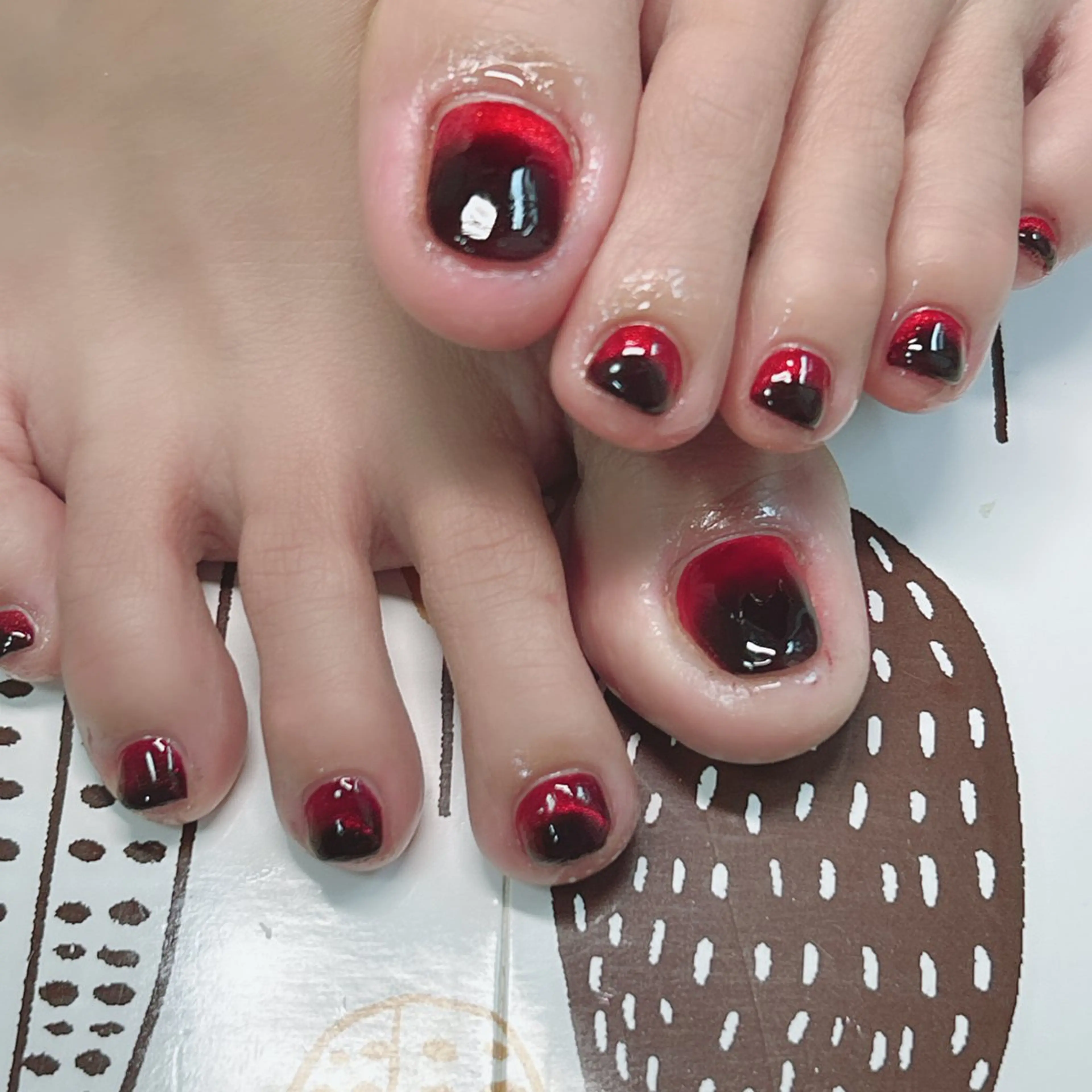 ネイル オーロラネイル ミラーネイル オフィスネイル ワンカラーネイル シンプルネイル フットネイル Cute Tips nailのネイルデザイン