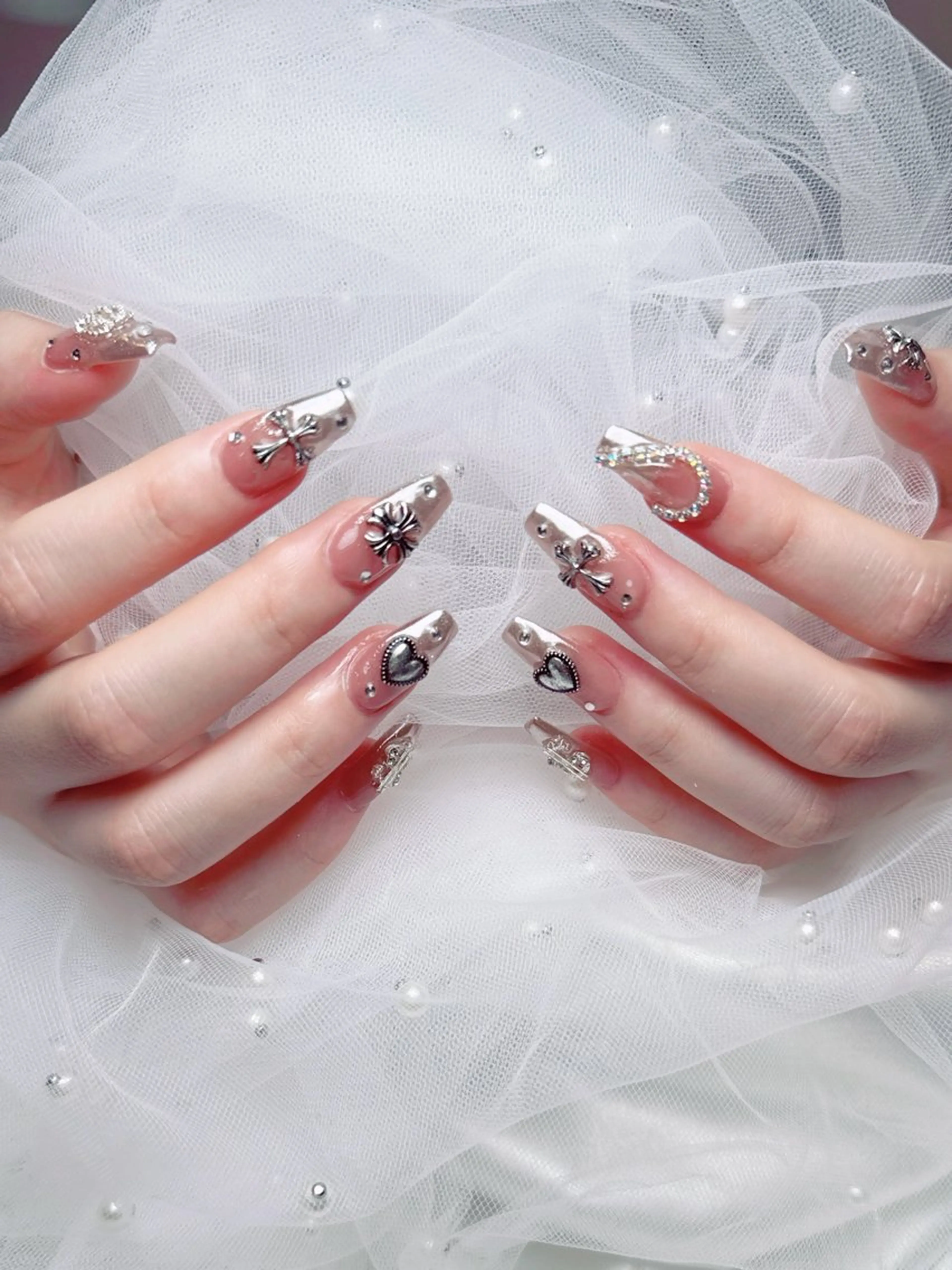 ネイル フレンチネイル ジェルネイル ハート 韓国ネイル マグネットネイル ハンドネイル ネイルサロン lotusのネイルデザイン