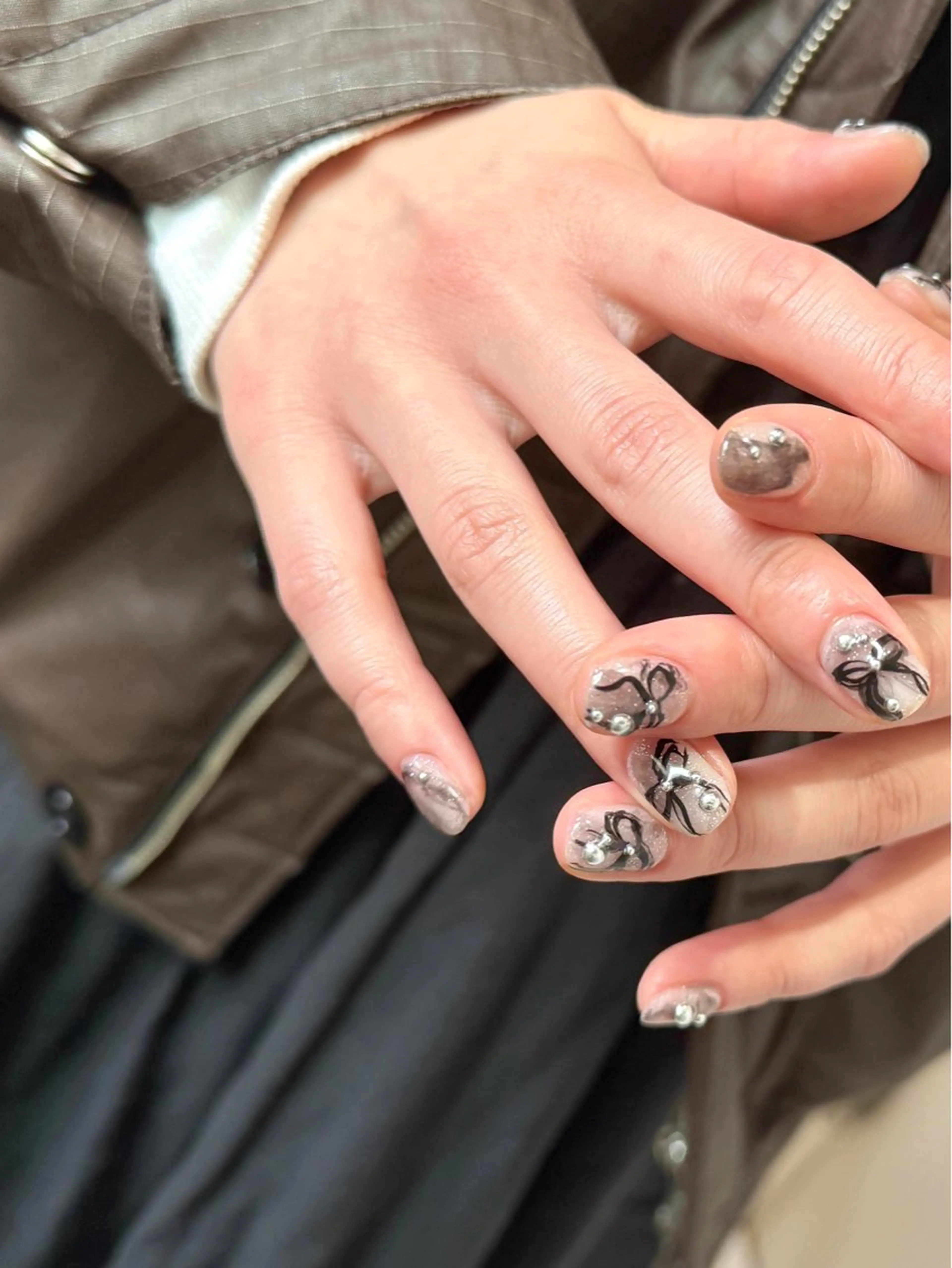 ネイル フラッシュネイル 持ち込み リボン ホワイト ハンドネイル pointillé .ayaのネイルデザイン