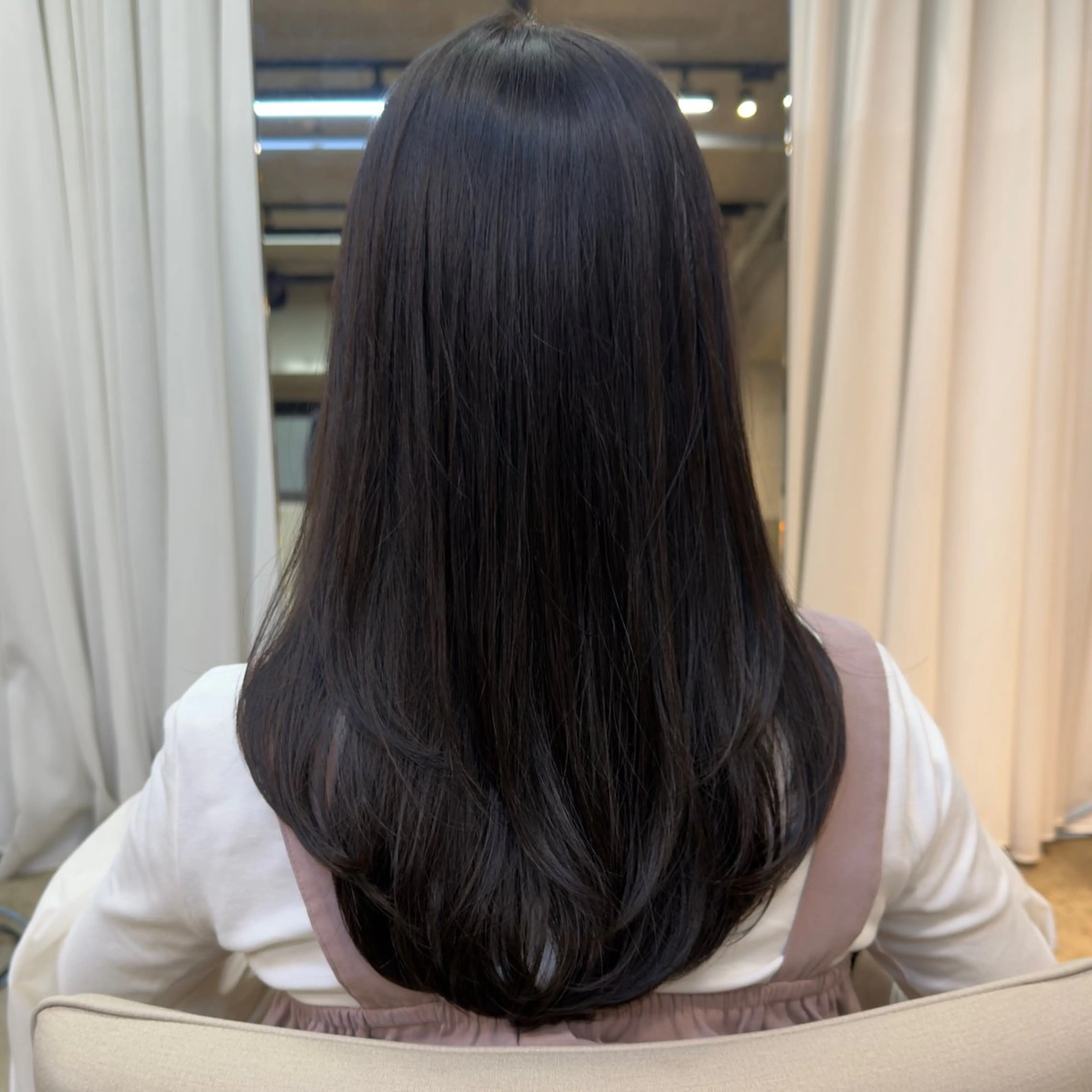 ミディアム ウルフとデザイン カラーの神のヘアスタイル