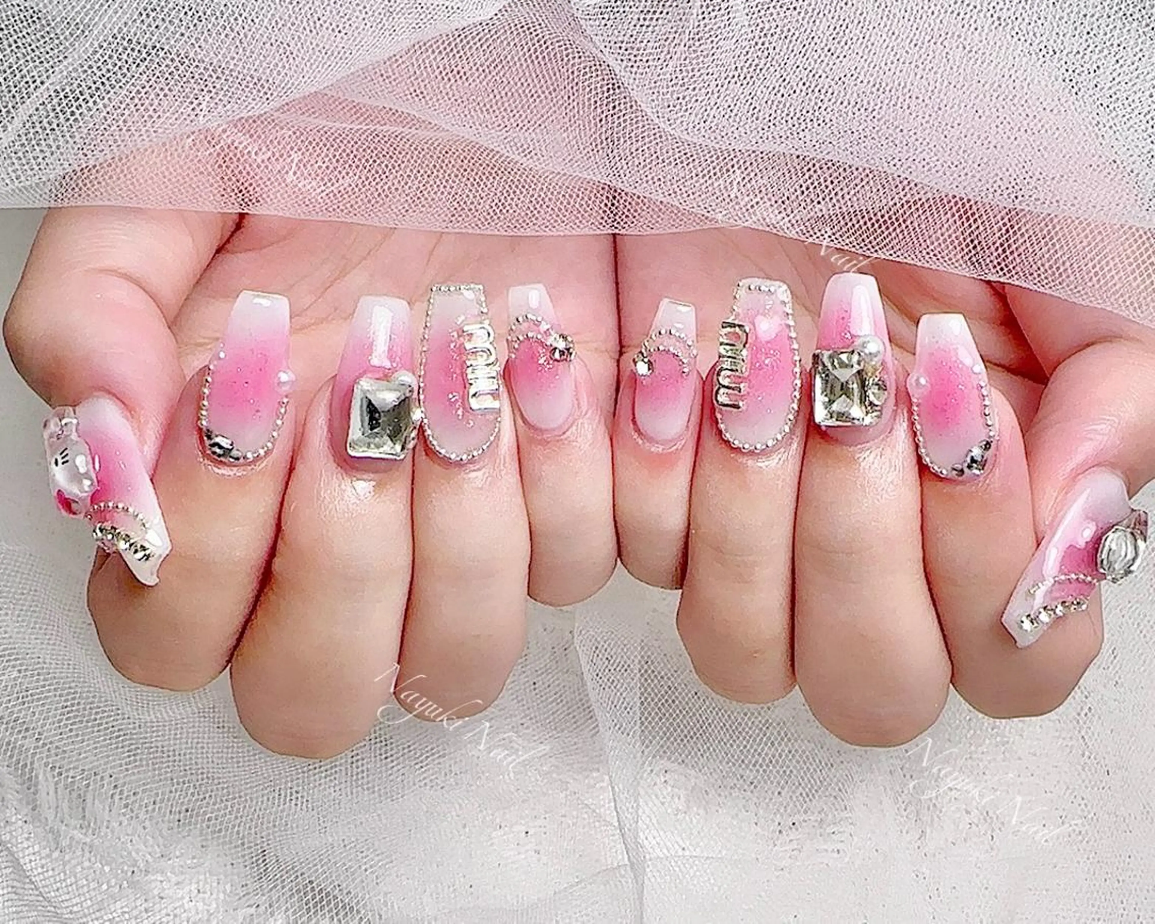 ネイル 🦋 Queenieのネイルデザイン