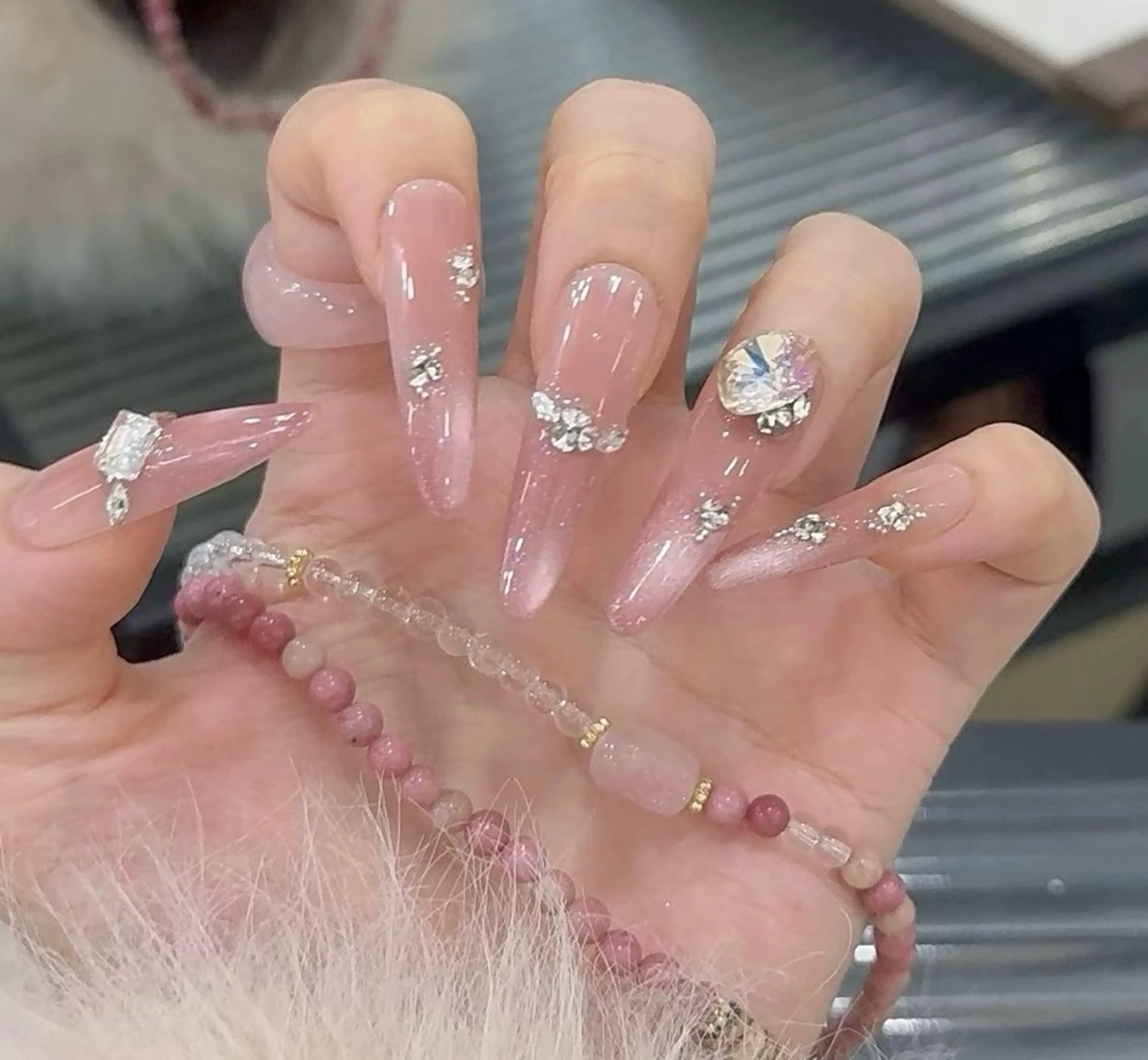 ネイル チークネイル 長さ出し フラワーネイル フレンチネイル ガーリー SunNail池袋駅 ワンホンネイルのネイルデザイン