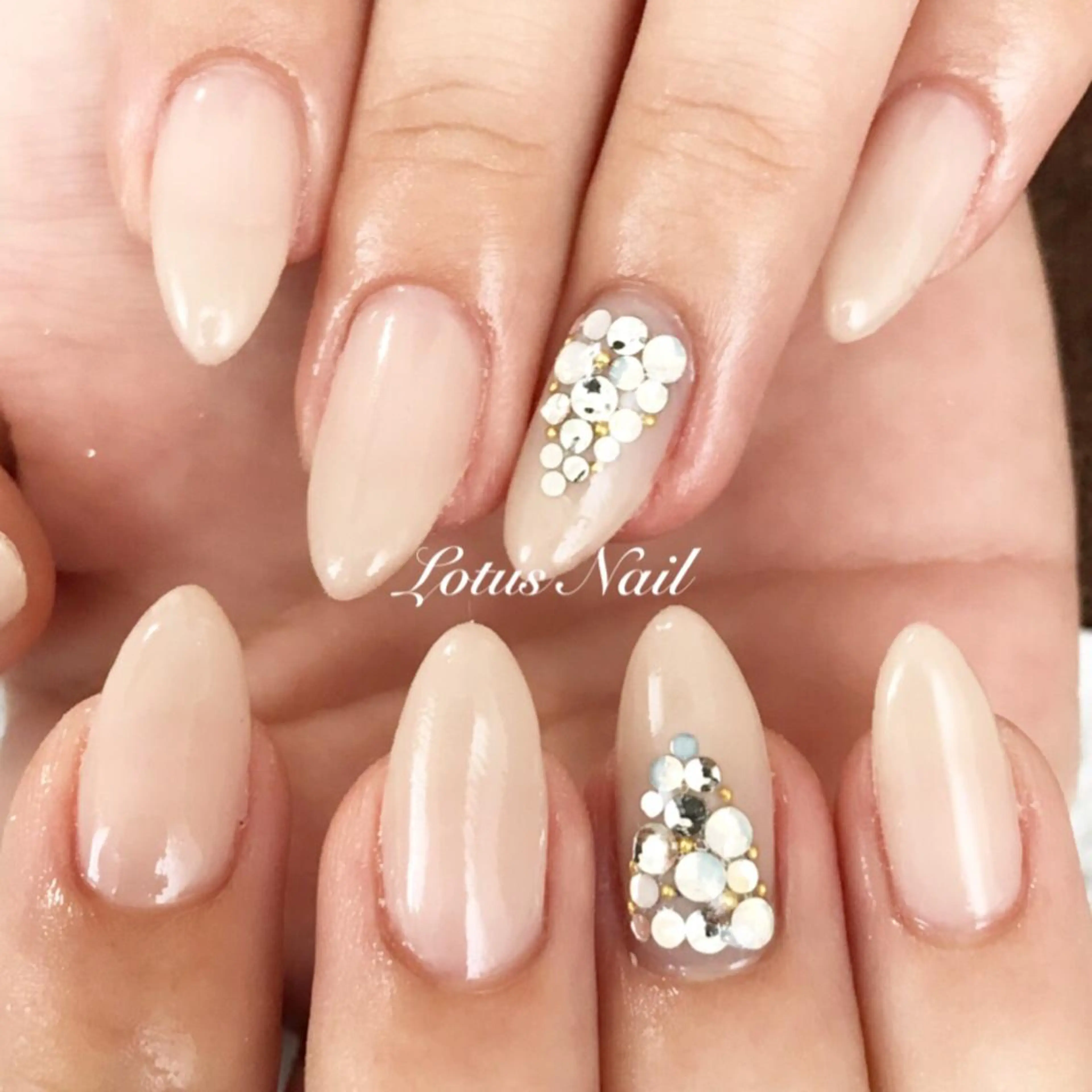 ネイル アートネイル ワンカラーネイル シンプルネイル ストーンネイル Lotus Nailのネイルデザイン