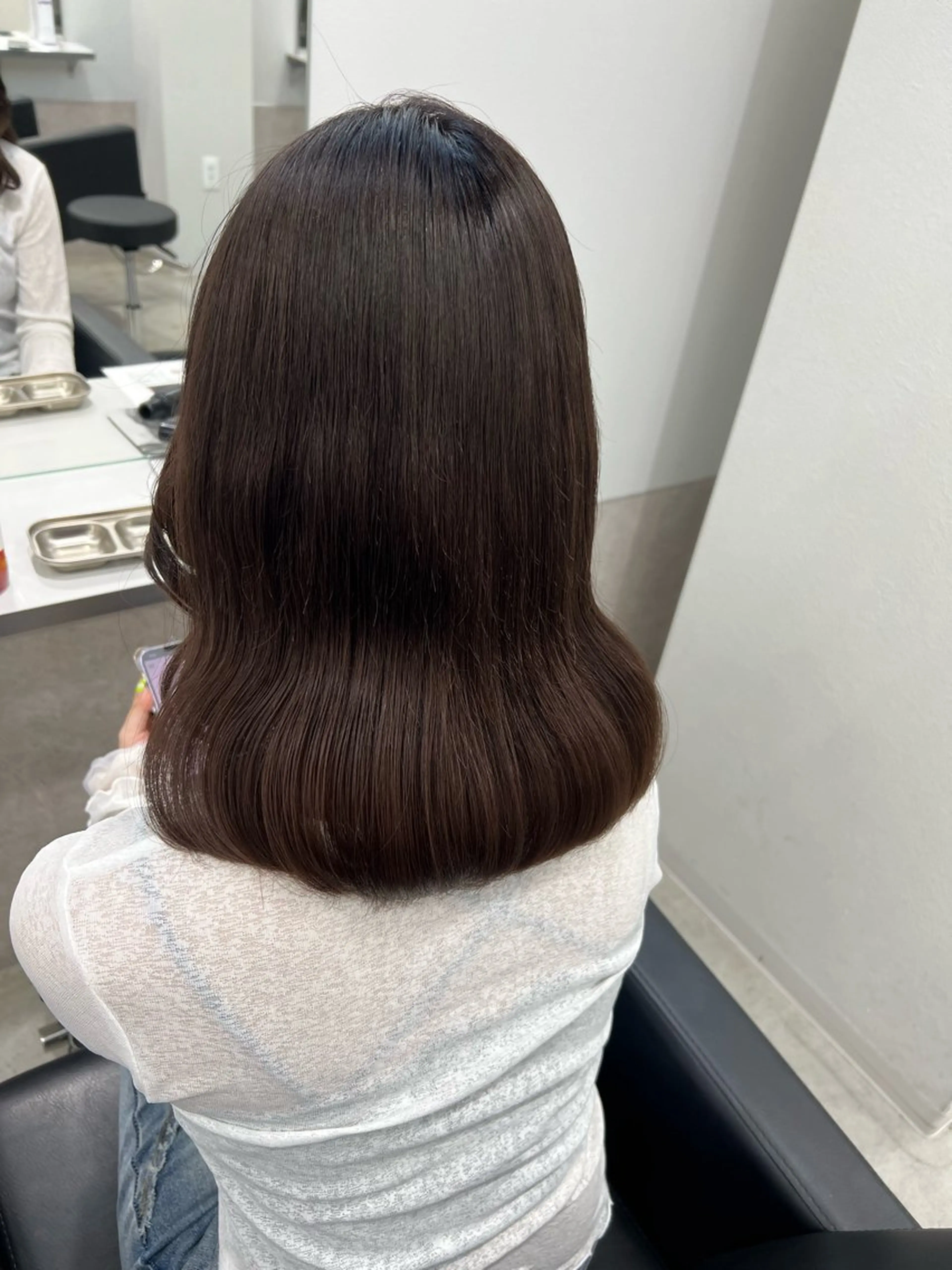 ミディアム ヘアカラー maya レイヤーカットのヘアスタイル