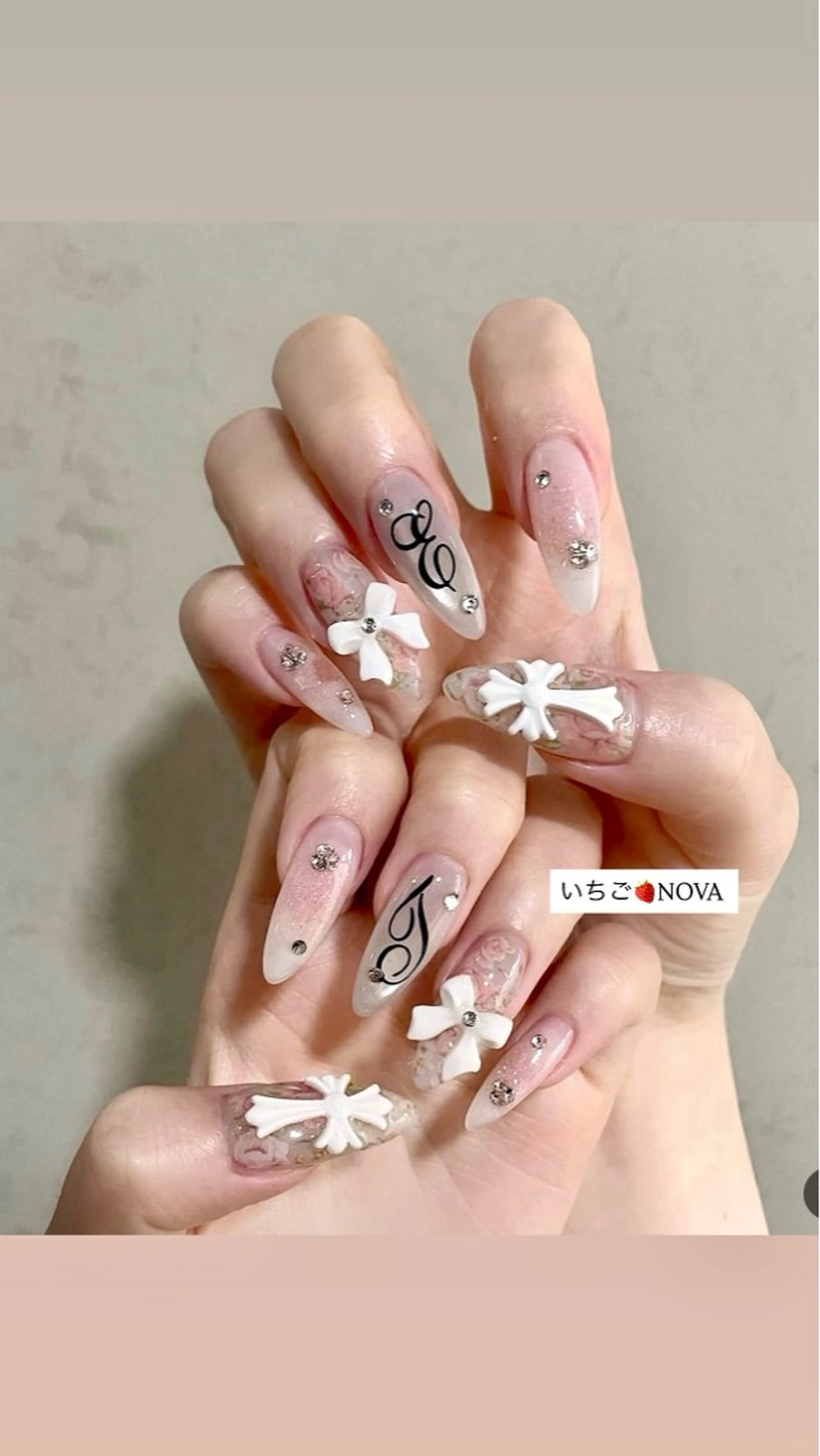 ネイル キラキラネイル 春ネイル ホワイト ハンドネイル ハンドケア いちご chan novaのネイルデザイン