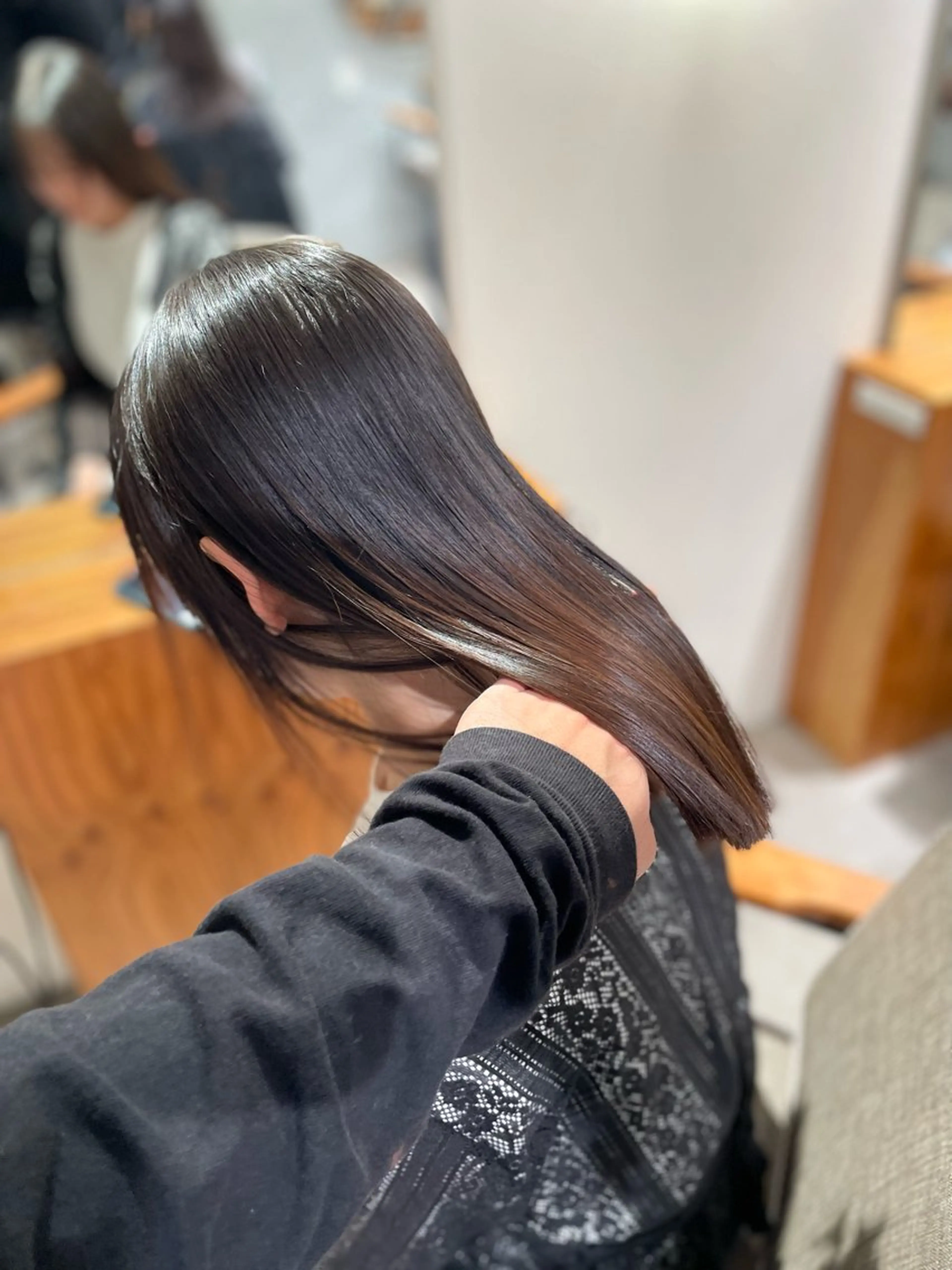 セミロング 縮毛矯正 美髪と似合わせのサロンenn(エン)所属・ENN藤本 大輝艶感カラーのヘアスタイル