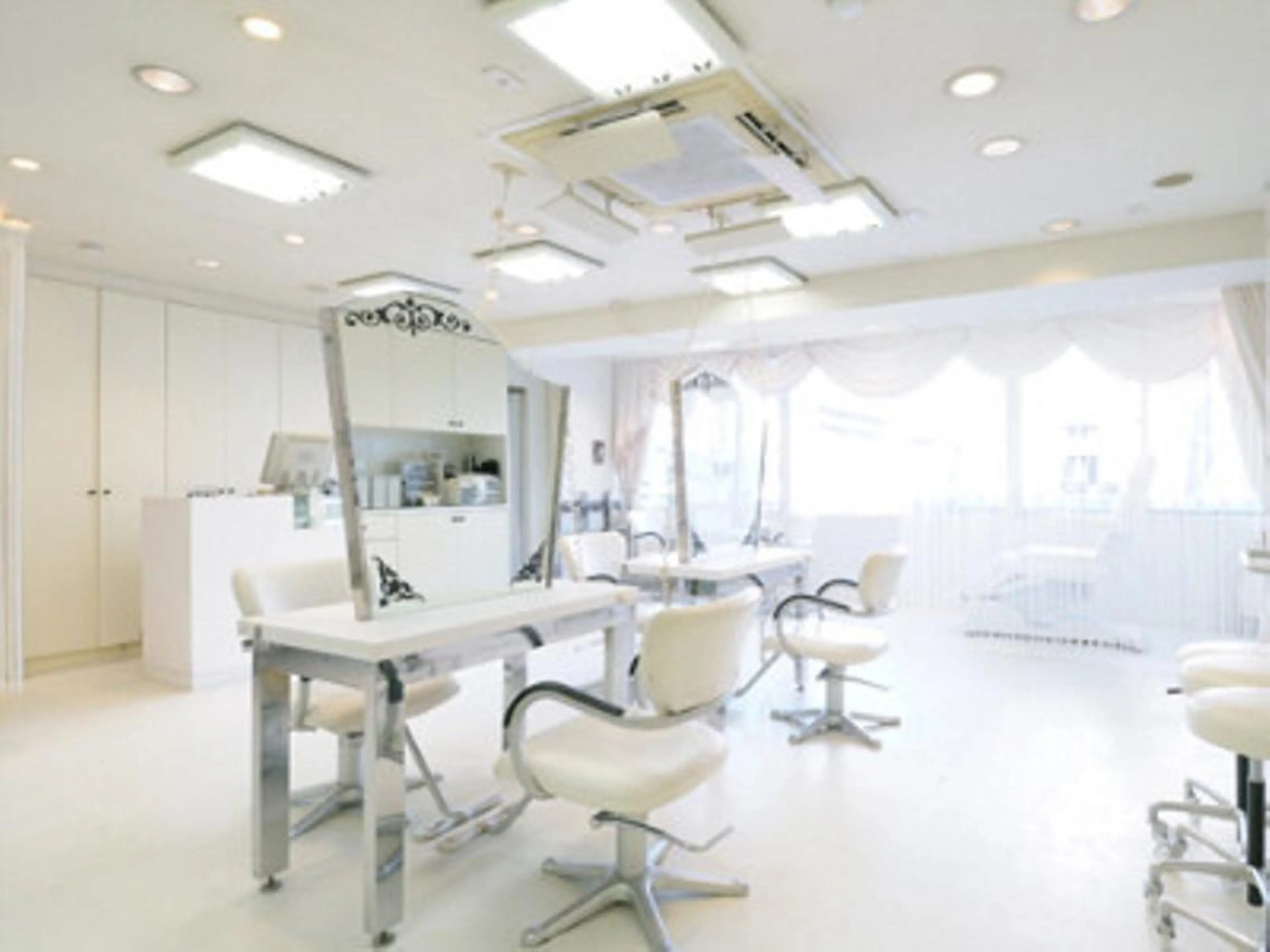 FEERIE AVEDA ARIAKE所属・LUMIA/オーナー 西田わかばのヘアスタイル