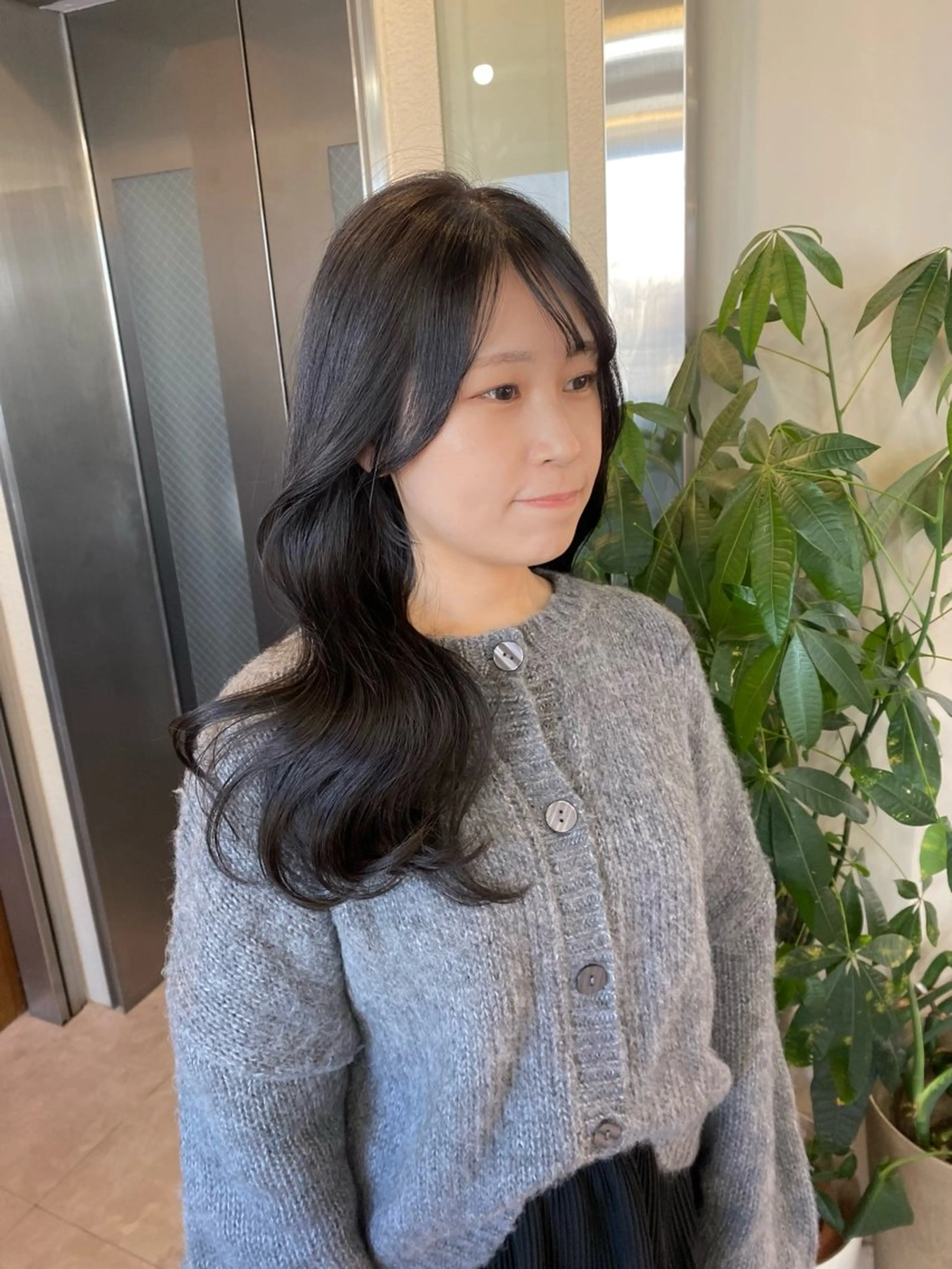 セミロング カラー カット ヘアカラー トリートメント ヤスザトアヤノ ／レイヤー／オリーブのヘアスタイル