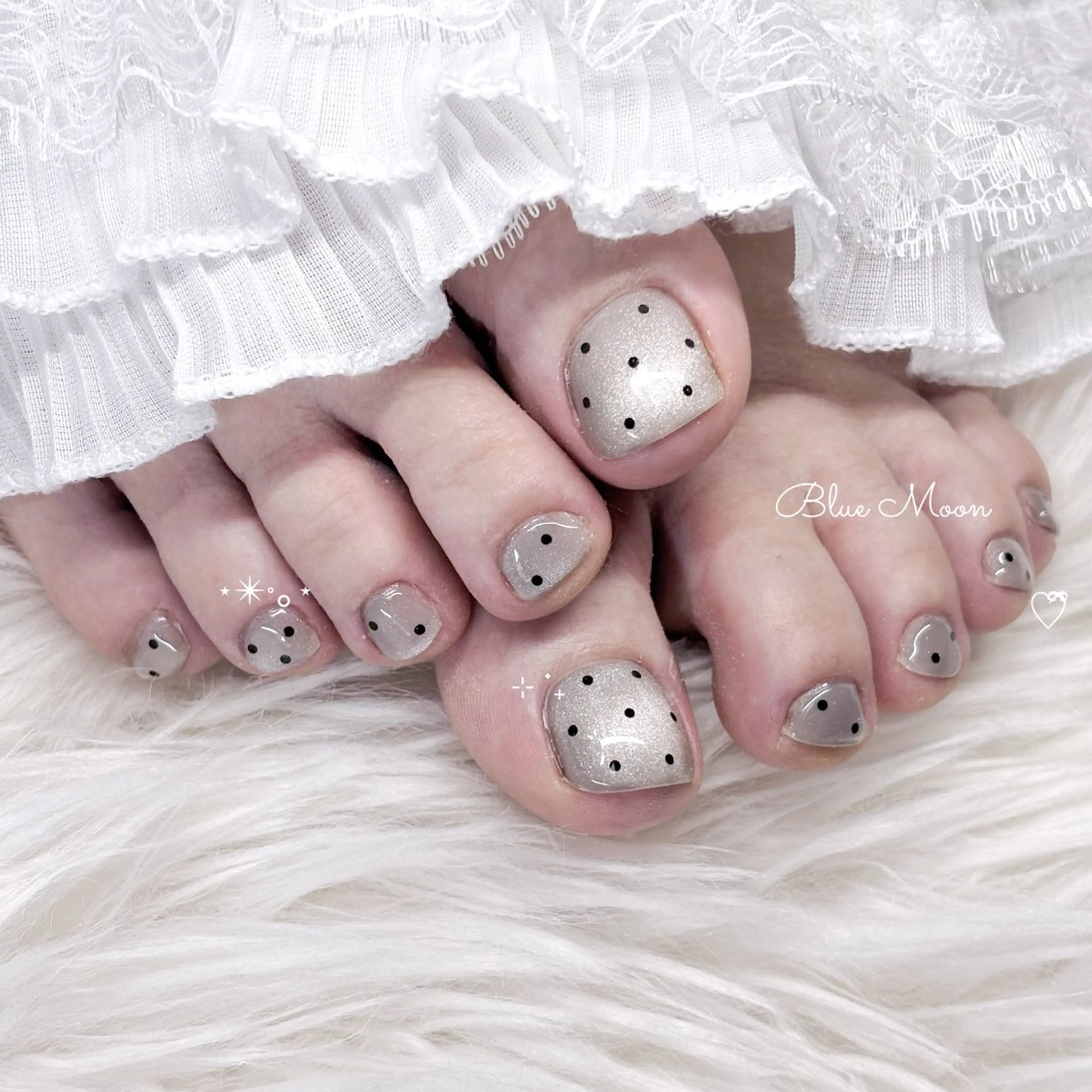 ネイル ホログラムネイル ハンドネイル フットネイル nail salon Blue Moonのネイルデザイン