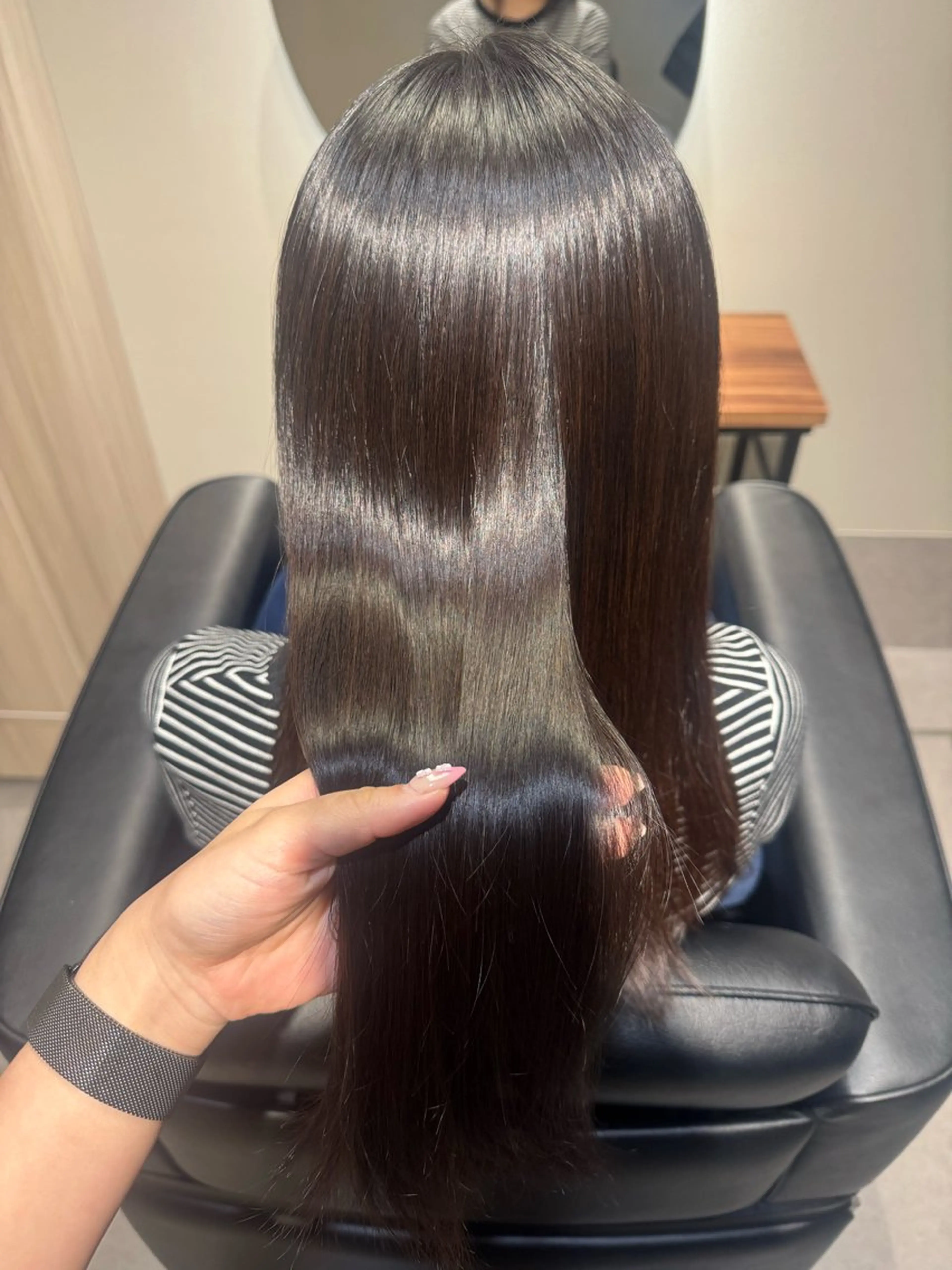 セミロング NAVY 橋本心 縮毛矯正のヘアスタイル