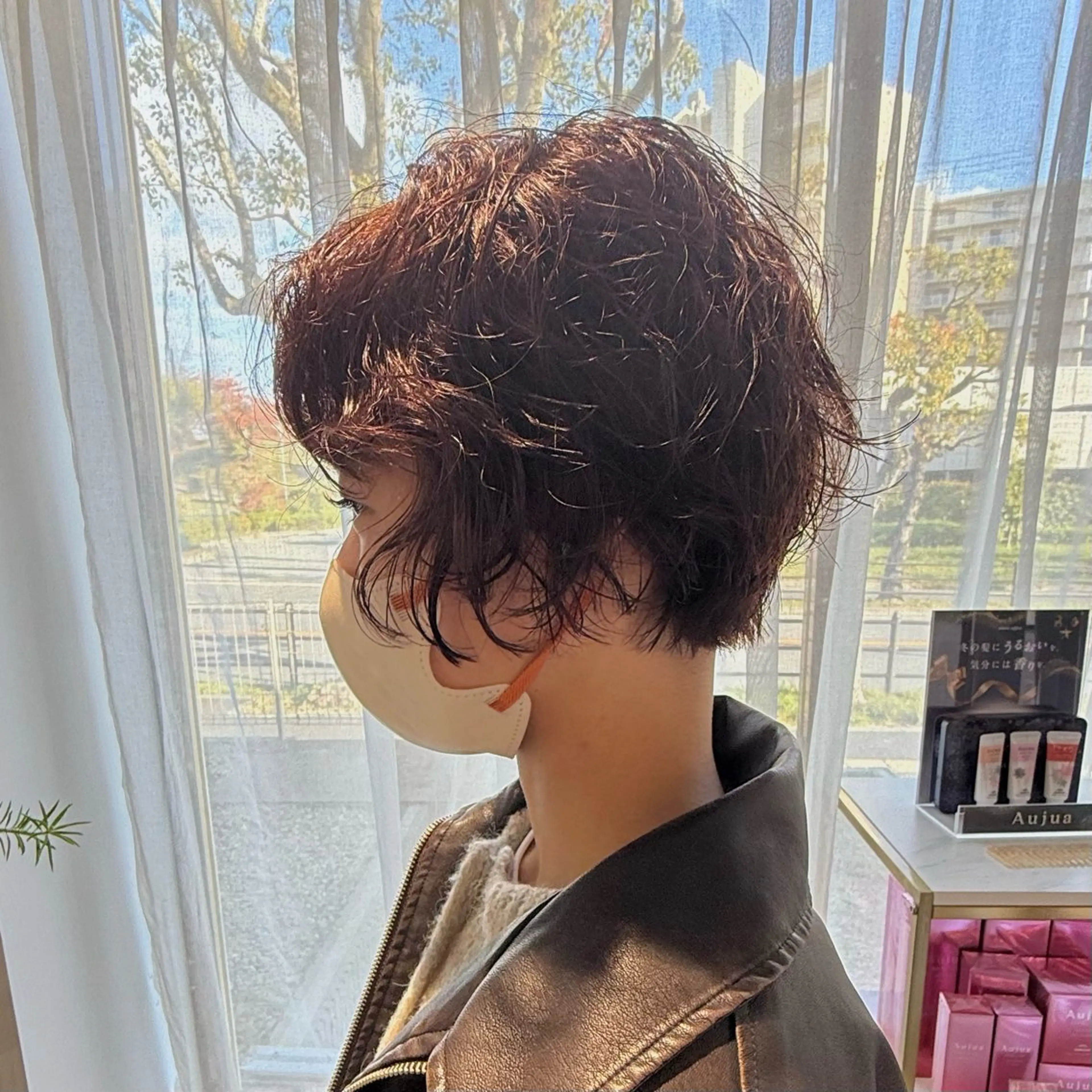 ショート カラー ブラウンカラー ピンクカラー ピンクブラウン くせ毛 ショートヘア カット ヘアカラー トリートメント cipre シンモン チナリのヘアスタイル