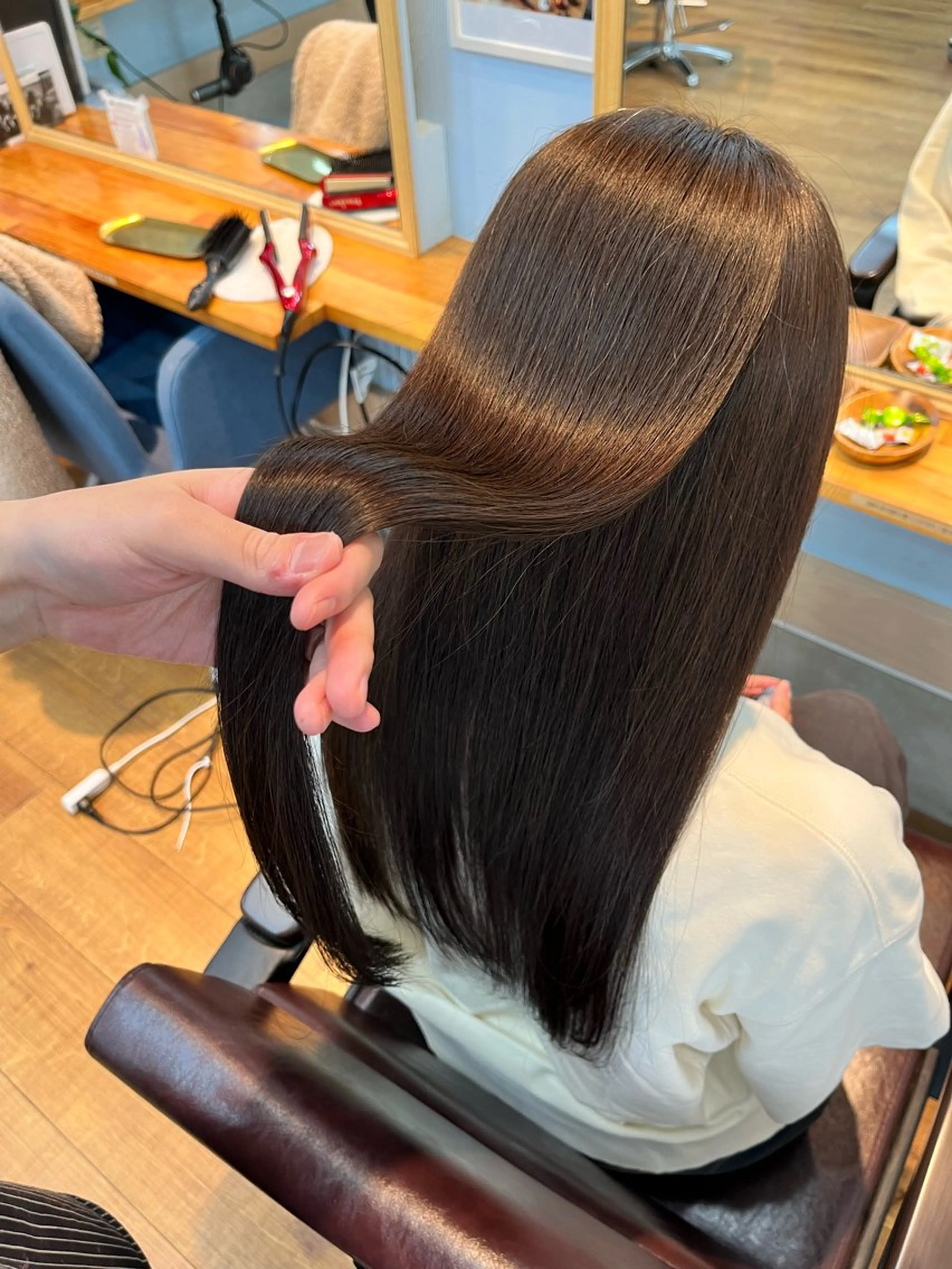 セミロング カラー ブリーチ ダブルカラー インナーカラー 髪質改善 トリートメント カット ヘアカラー トリートメント ヘッドスパ 🫧艶髪デザイナー 🫧白石航汰のヘアスタイル