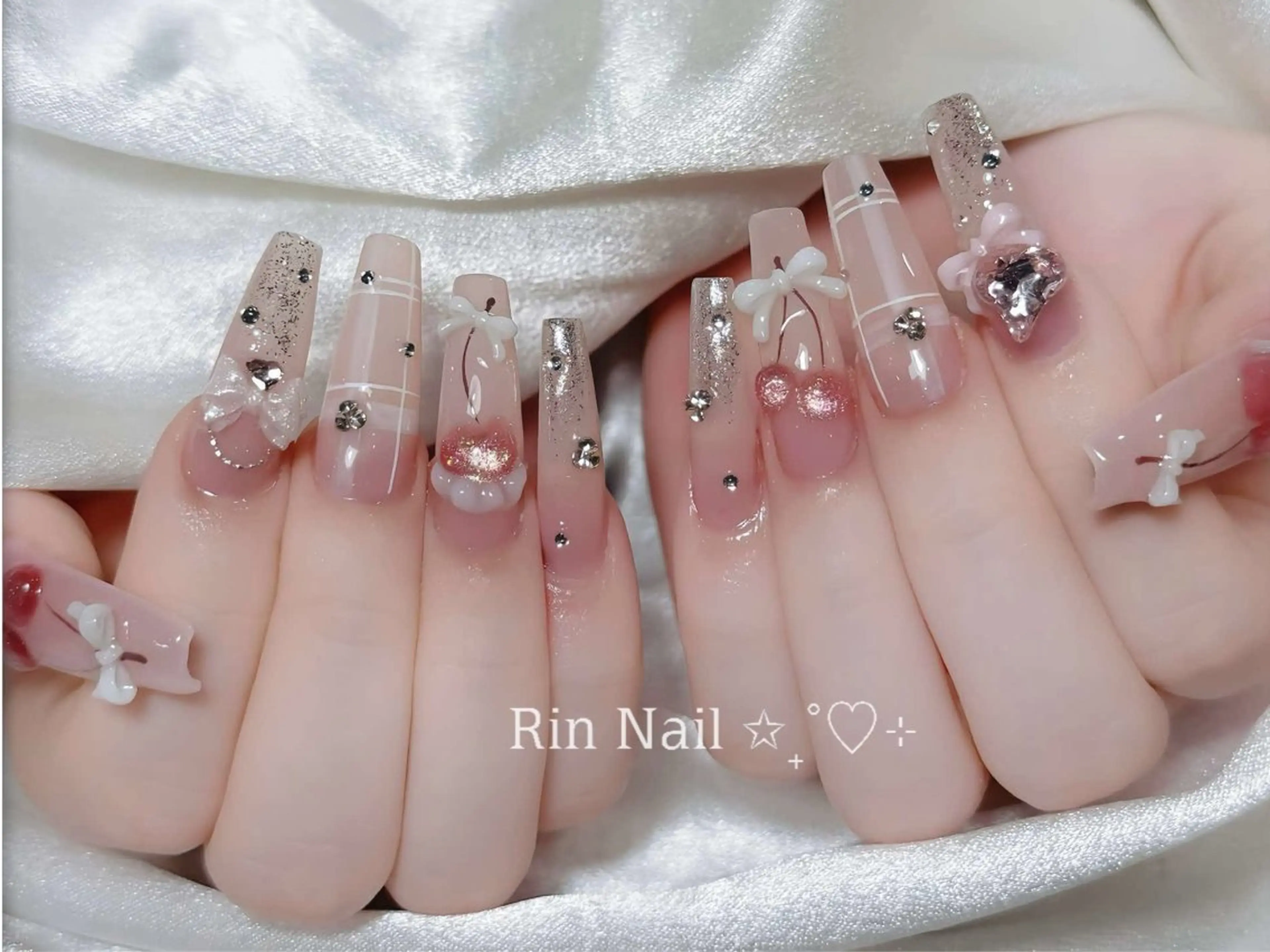 ネイル アートネイル チークネイル ジェルネイル ロングネイル マグネットネイル ハンドネイル Rin Nail 新大久保店のネイルデザイン