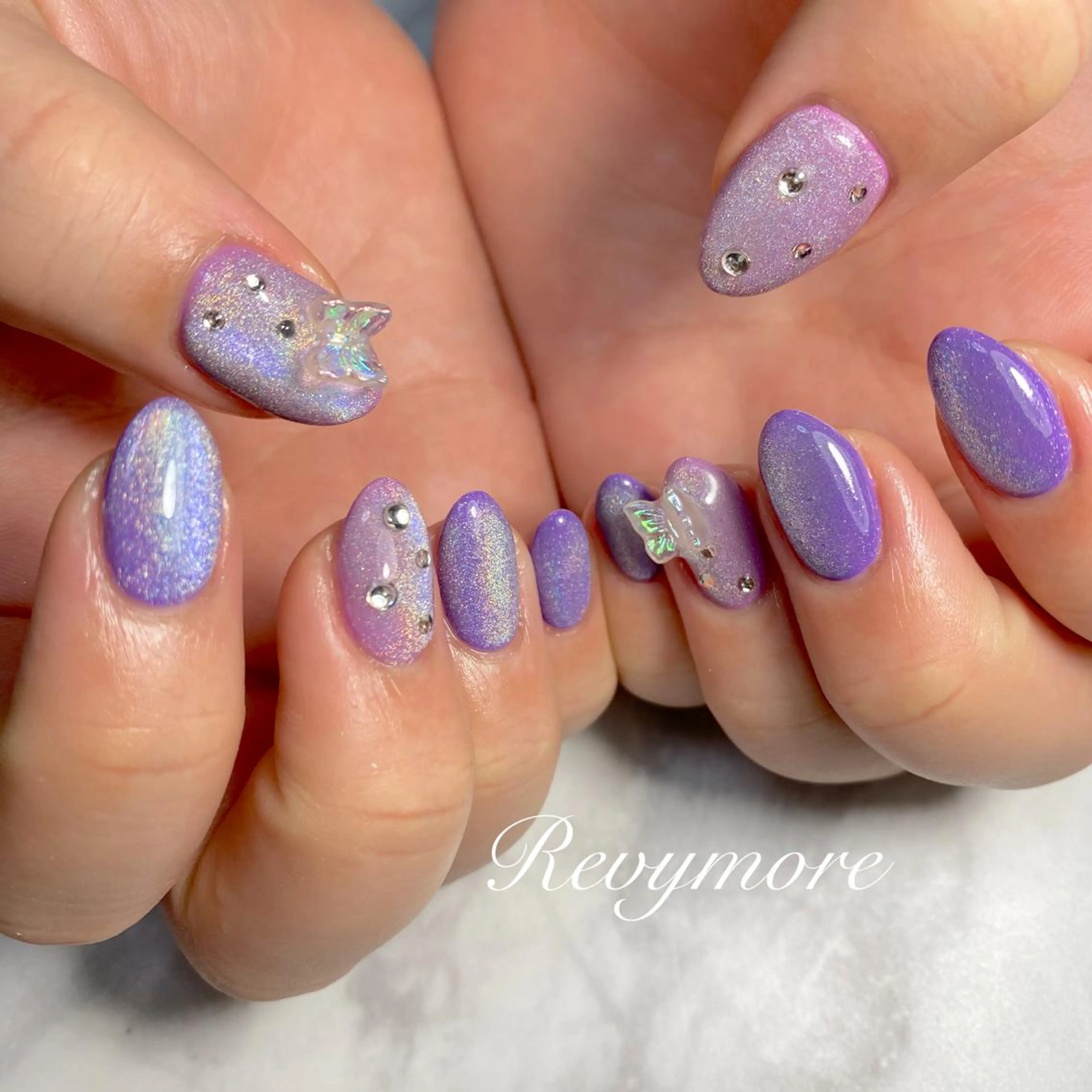 ミディアム ネイル 韓国風ヘア ジェルネイル キラキラネイル 韓国ネイル マグネットネイル nail salon Revymore所属・nail salon Revymoreのネイルデザイン